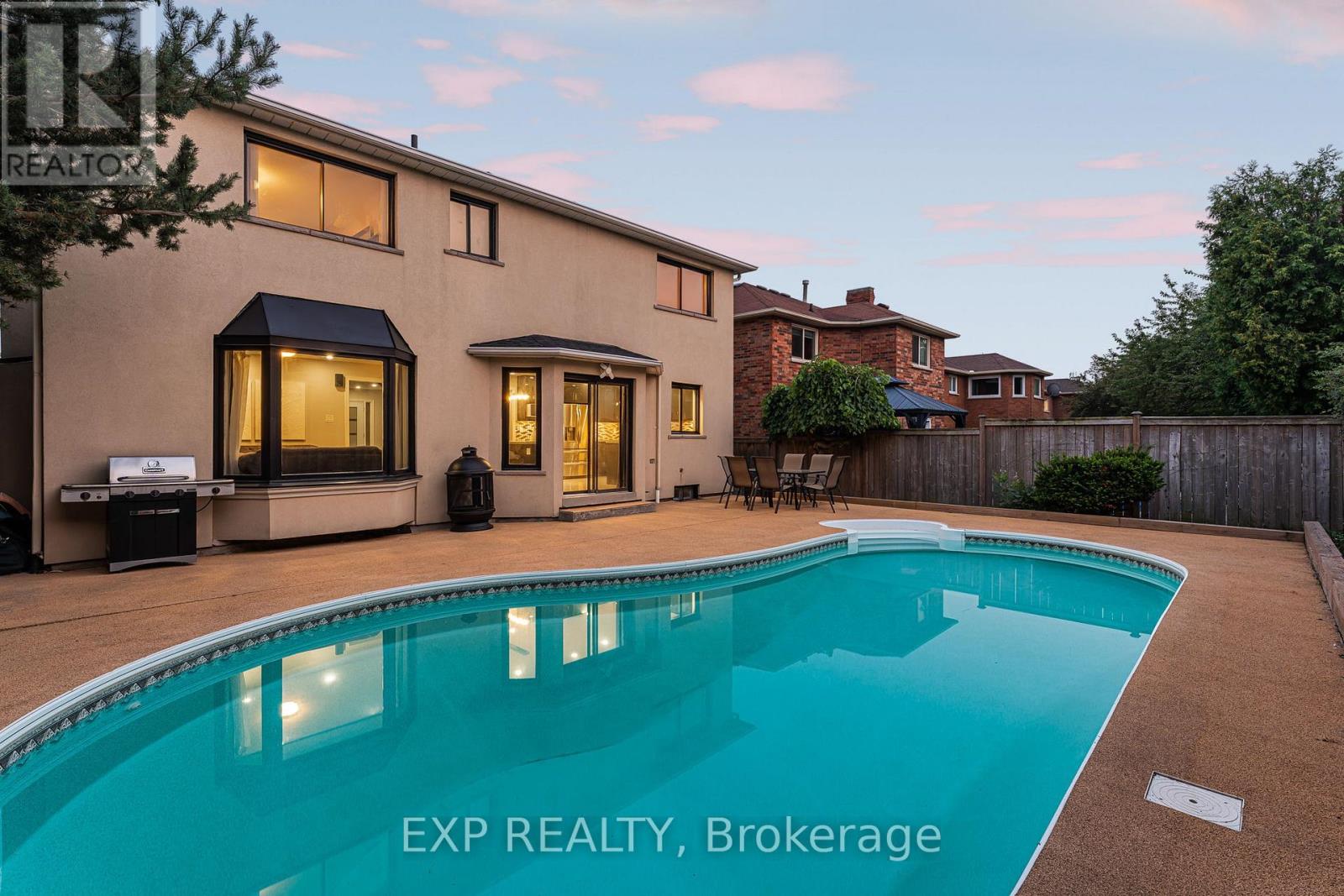 1221 Creekside Dr, Oakville, ON L6H 4Y8