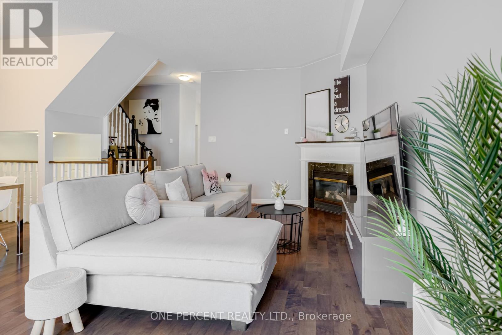 64 Lander Cres, Vaughan, ON L4J 8V2