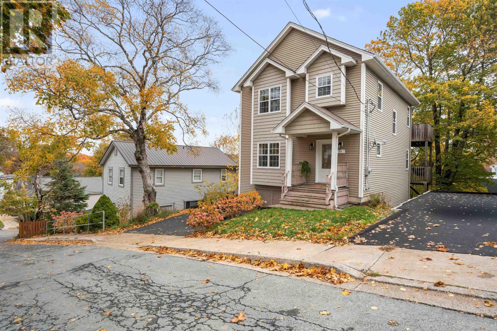 64 Rose St, Dartmouth, NS B3A 2T9