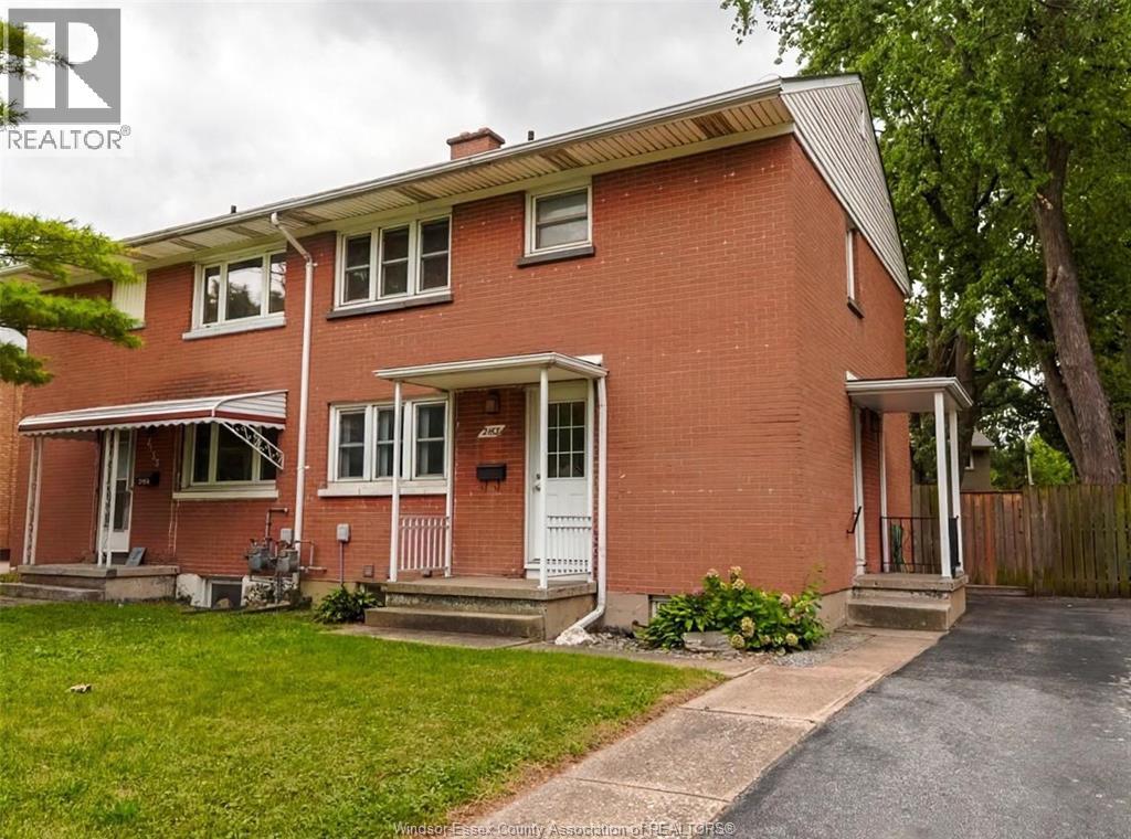 2163 College Ave, Windsor, ON N8B 1M6