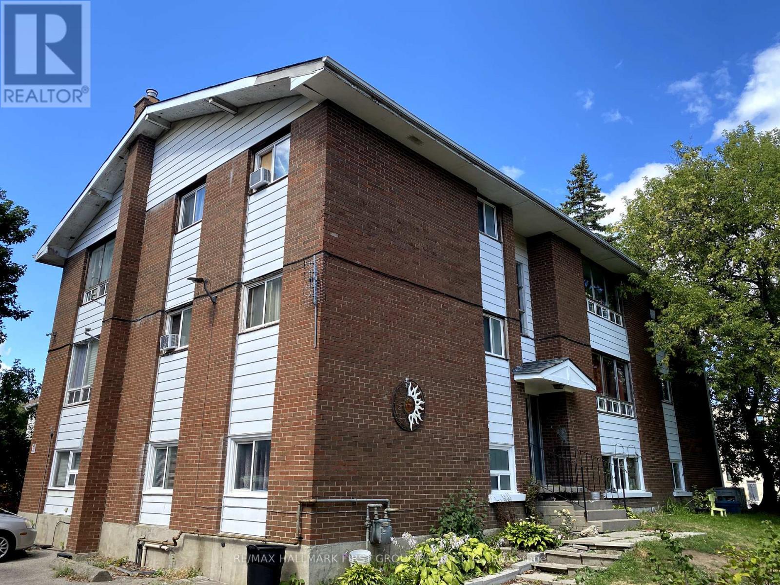 11 Fairbanks St, Oshawa, ON L1H 2L7