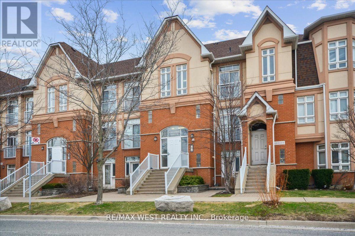 9 9 Pine St, Toronto, ON M9N 0A6