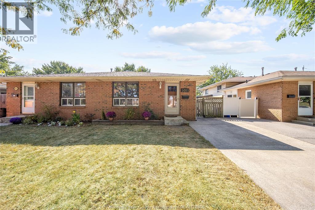 3011 Jefferson Blvd, Windsor, ON N8T 3H8