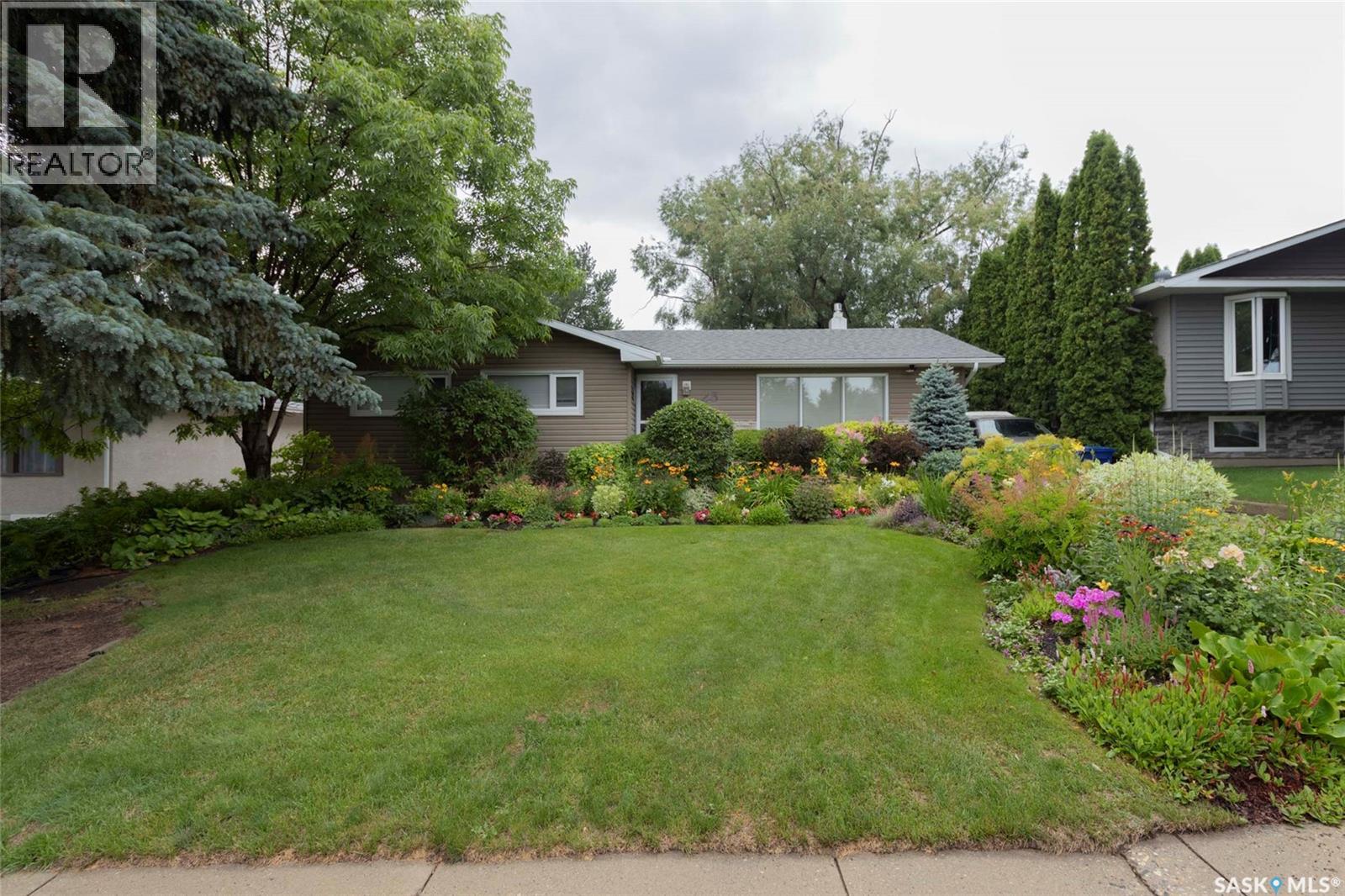 23 Baldwin Cres, Saskatoon, SK S7H 3M5