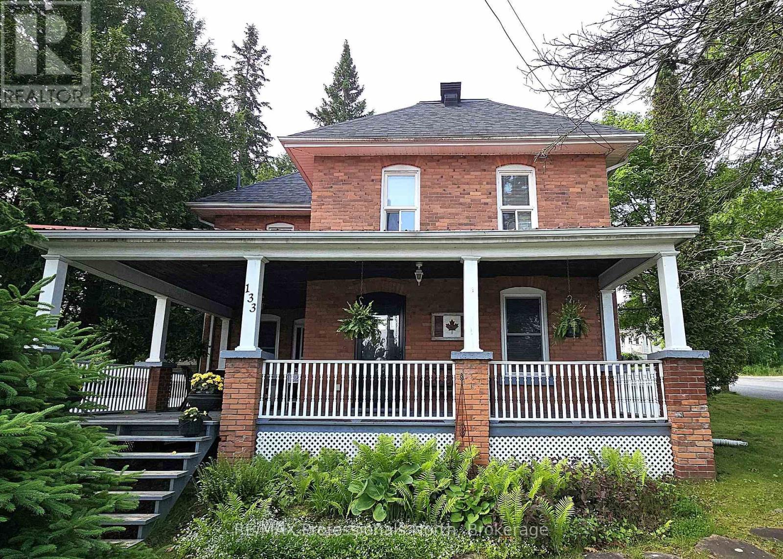 133 Main St W, Huntsville, ON P1H 1W5