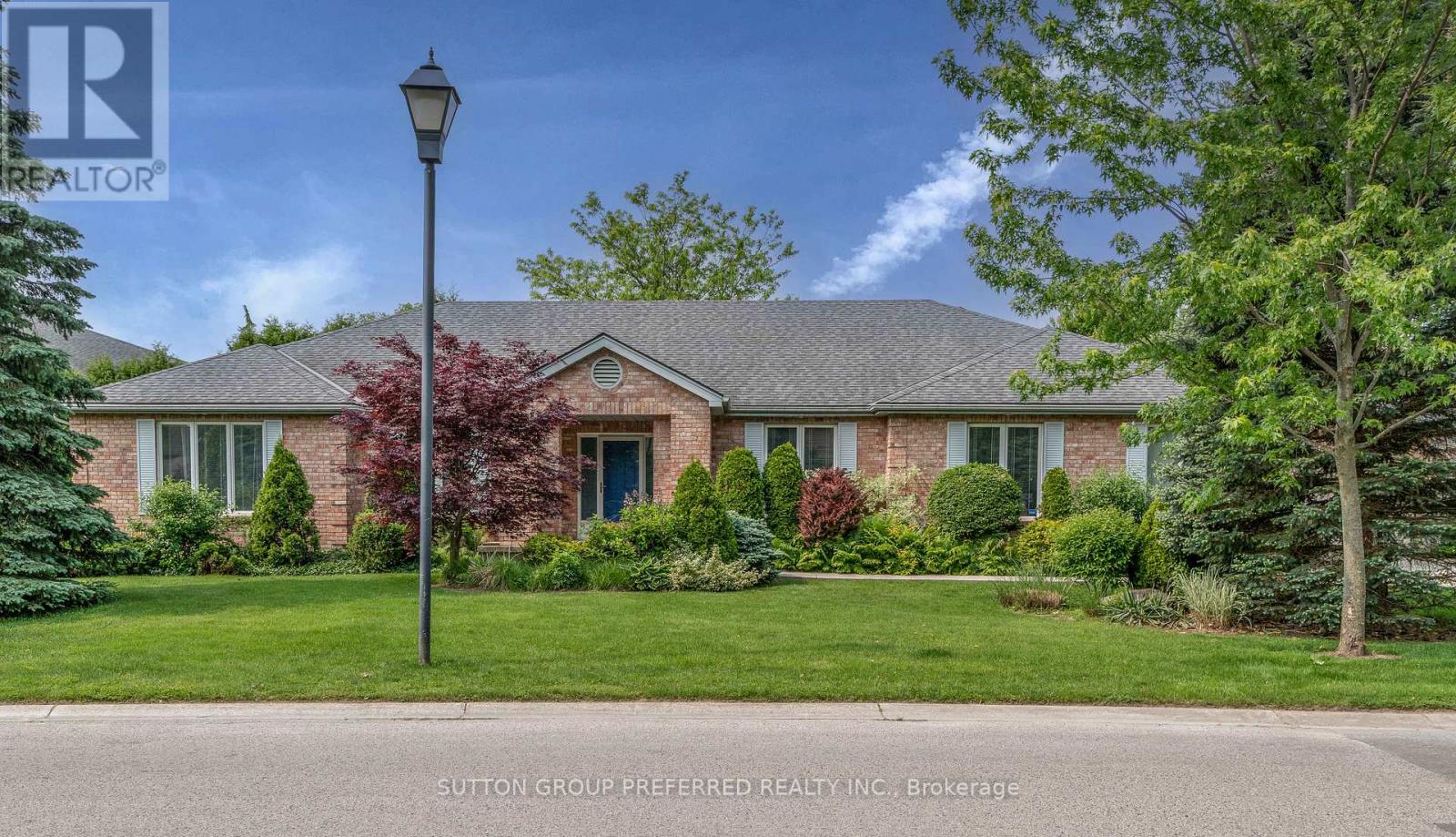 1 Highland Woods Ct, London, ON N6C 5W9