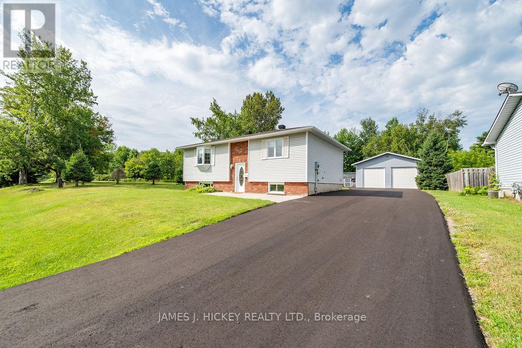 1108 Boundary Rd, Pembroke, ON K8A 7X1