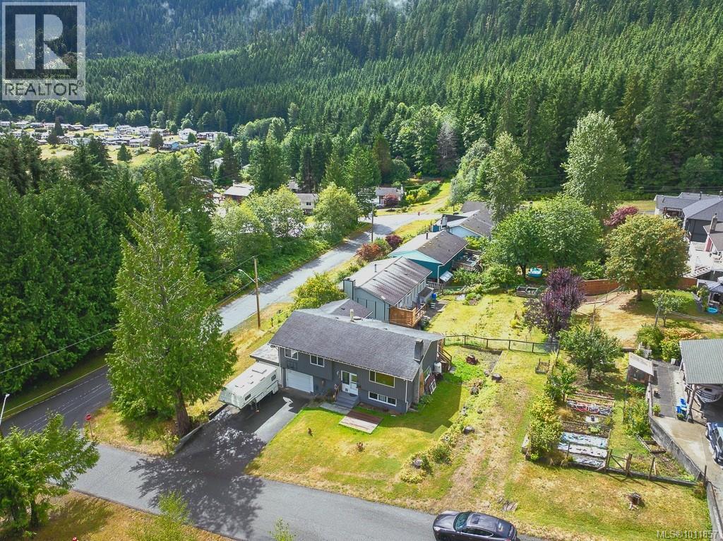 170 Seaview St, Sayward, BC V0P 1R0