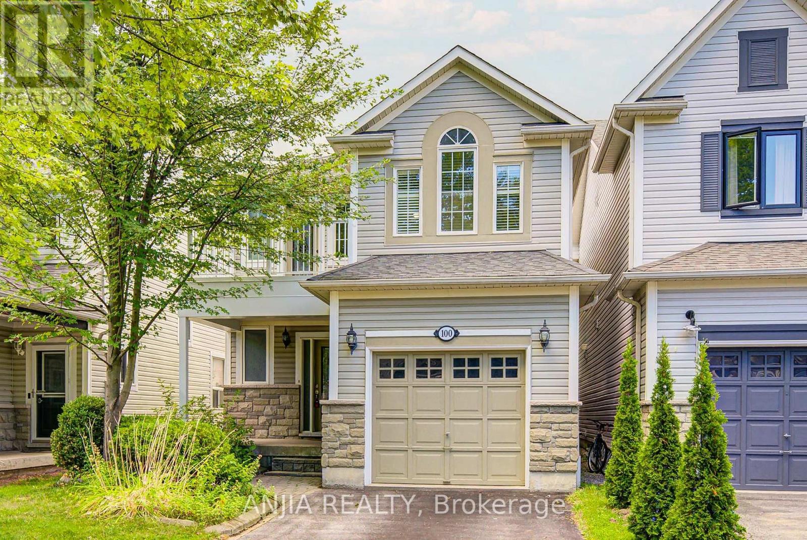 100 Charest Pl, Whitby, ON L1M 2B2