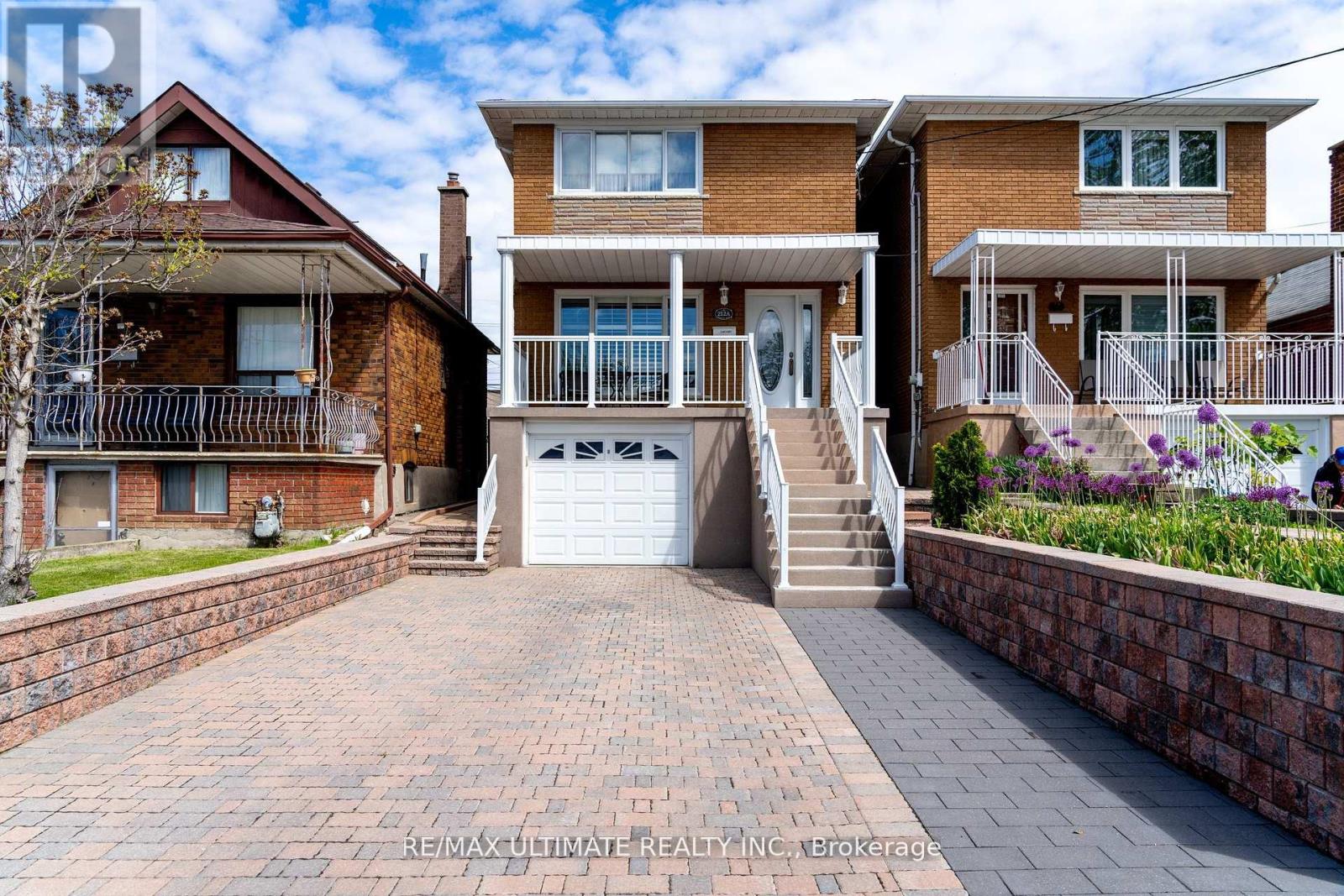 212 Schell Ave #a, Toronto, ON M6E 2T2