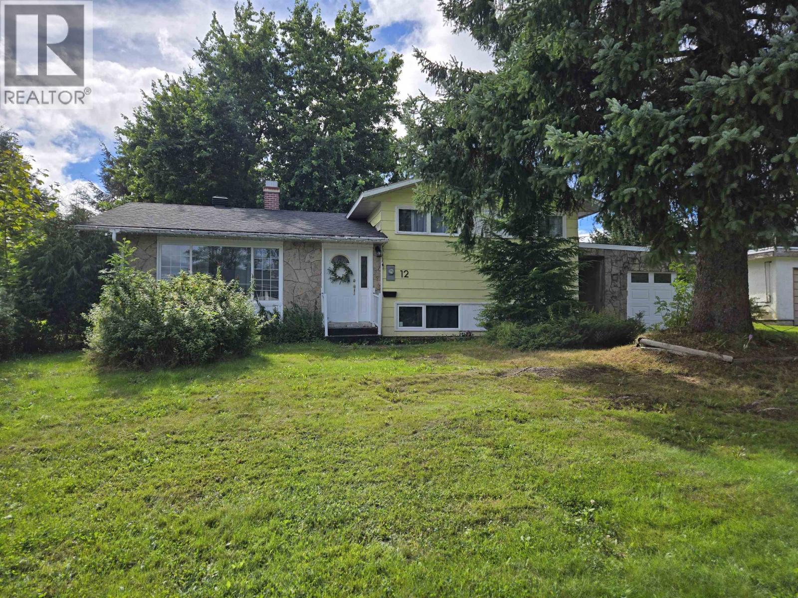 12 Amos St, Kitimat, BC V8C 1A6