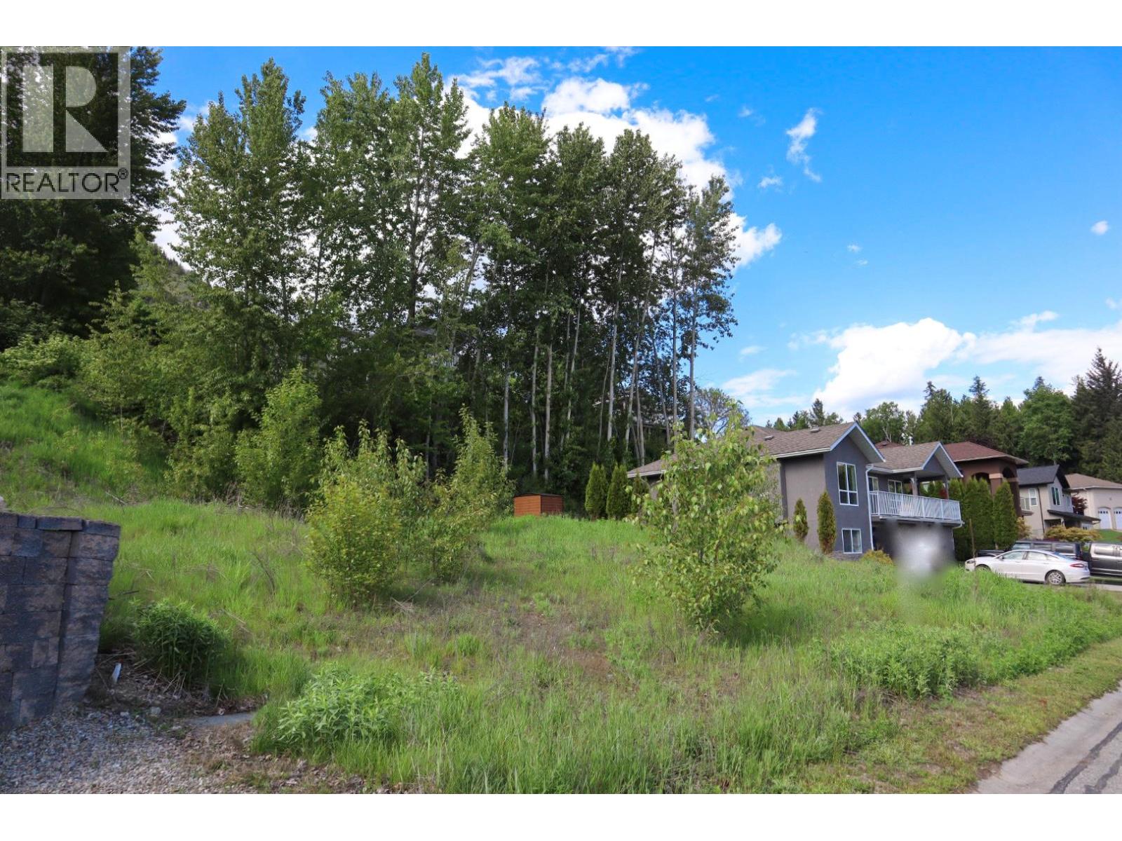 938 7 Street, Montrose, BC V0G 1P0