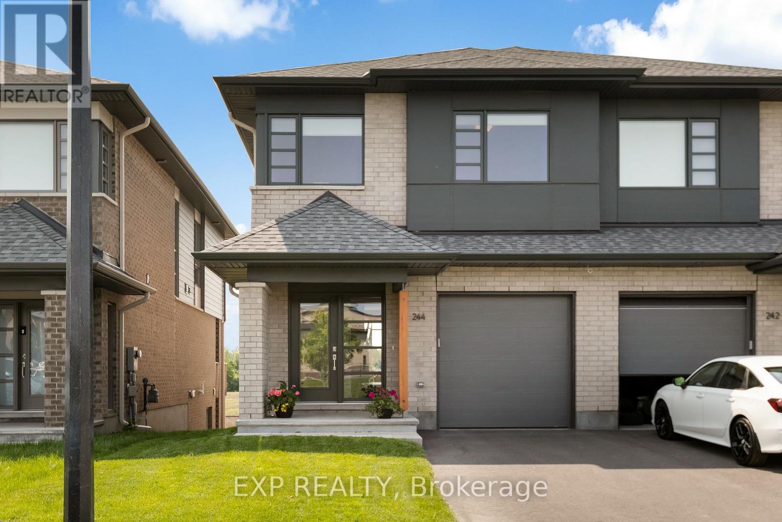 244 Shuttleworth Dr, Ottawa, ON K1T 0T4