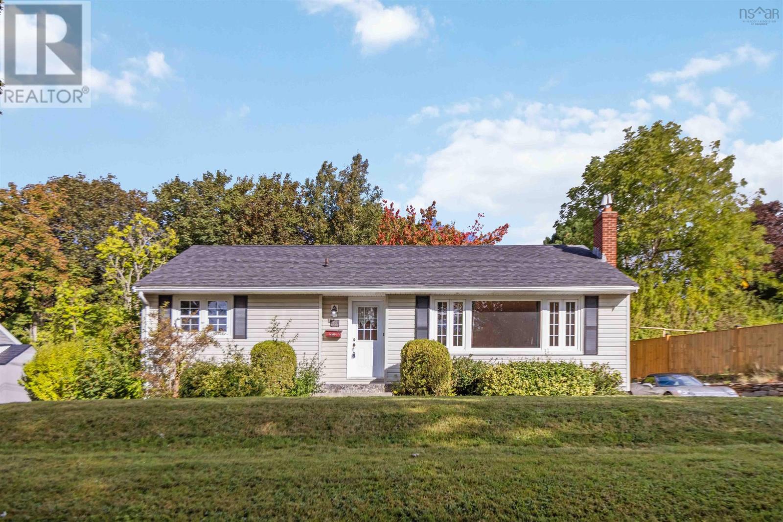 12 Elizabeth St, Dartmouth, NS B2W 2T5