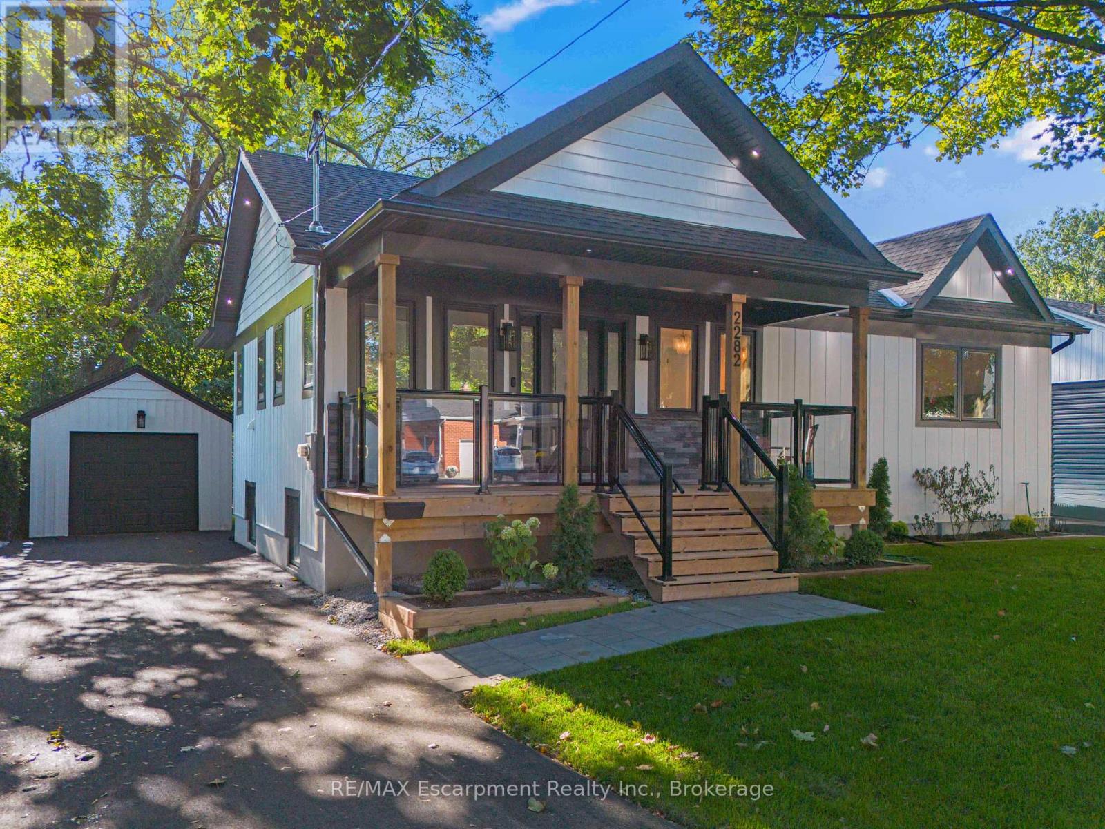 2282 Fairleigh Pl, Burlington, ON L7R 1G8