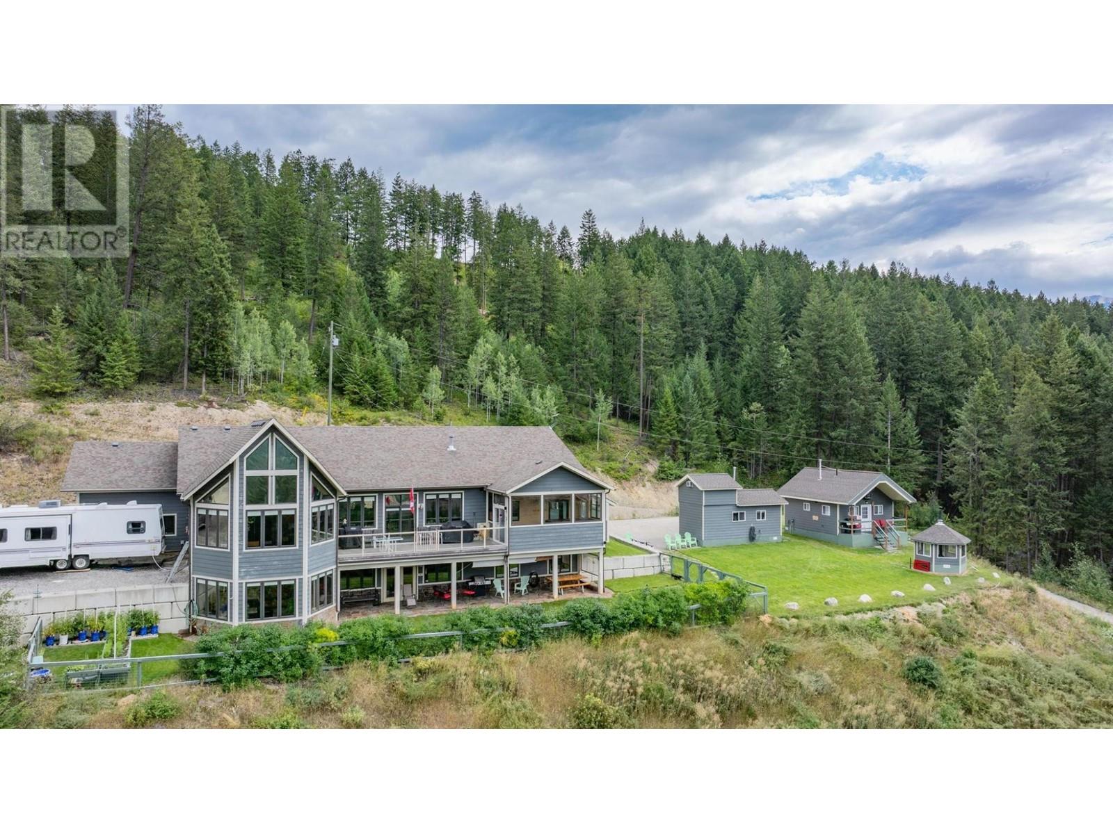 420 Ottoson Rd, Golden, BC V0A 1H1