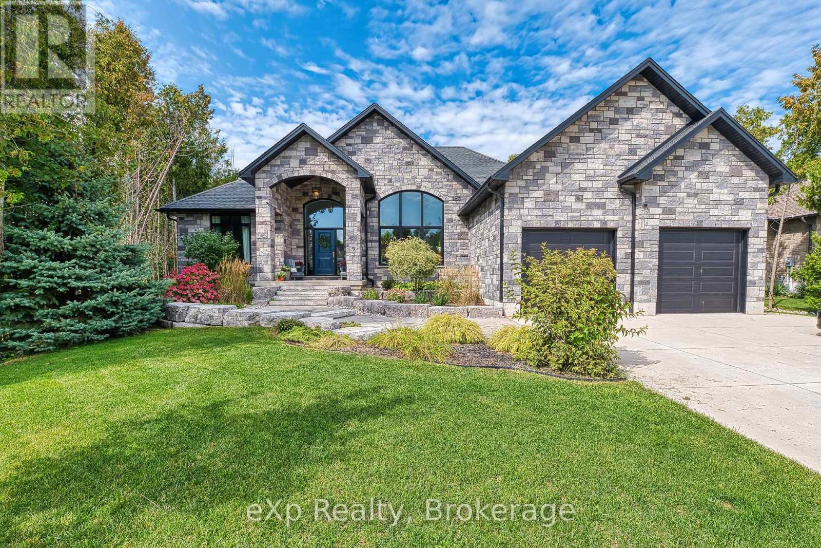 9 Westgate Dr, Saugeen Shores, ON N0H 2C2