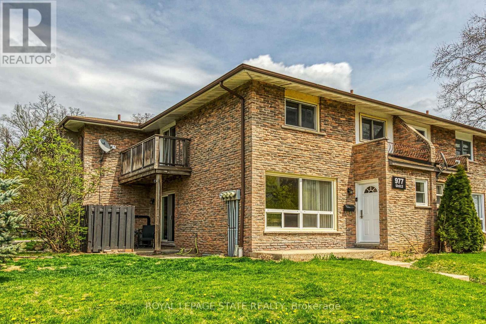 2 977 Francis Rd, Burlington, ON L7T 3Z1