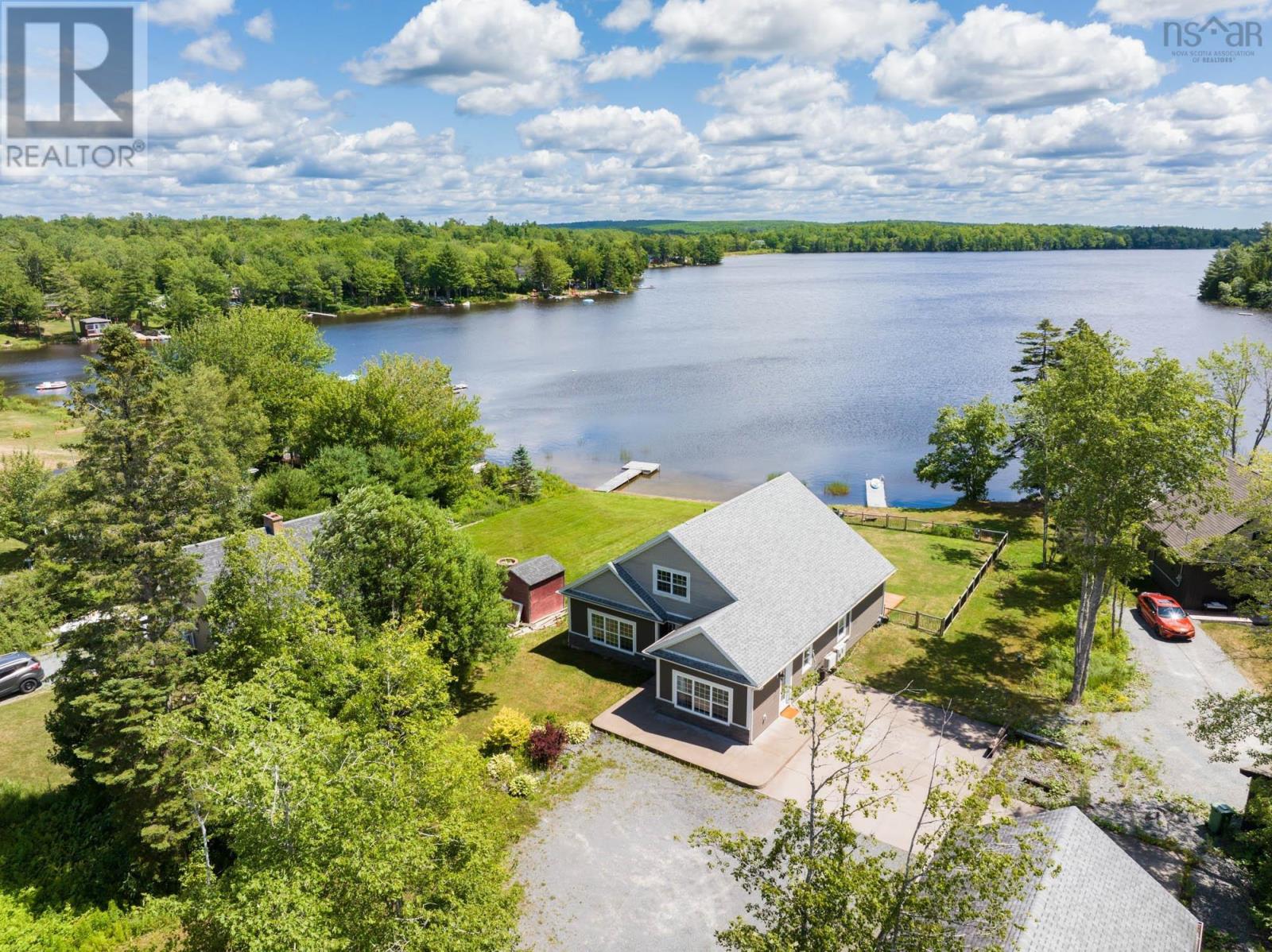 3 Pentz Lake Dr, Mount Uniacke, NS B0N 1Z0