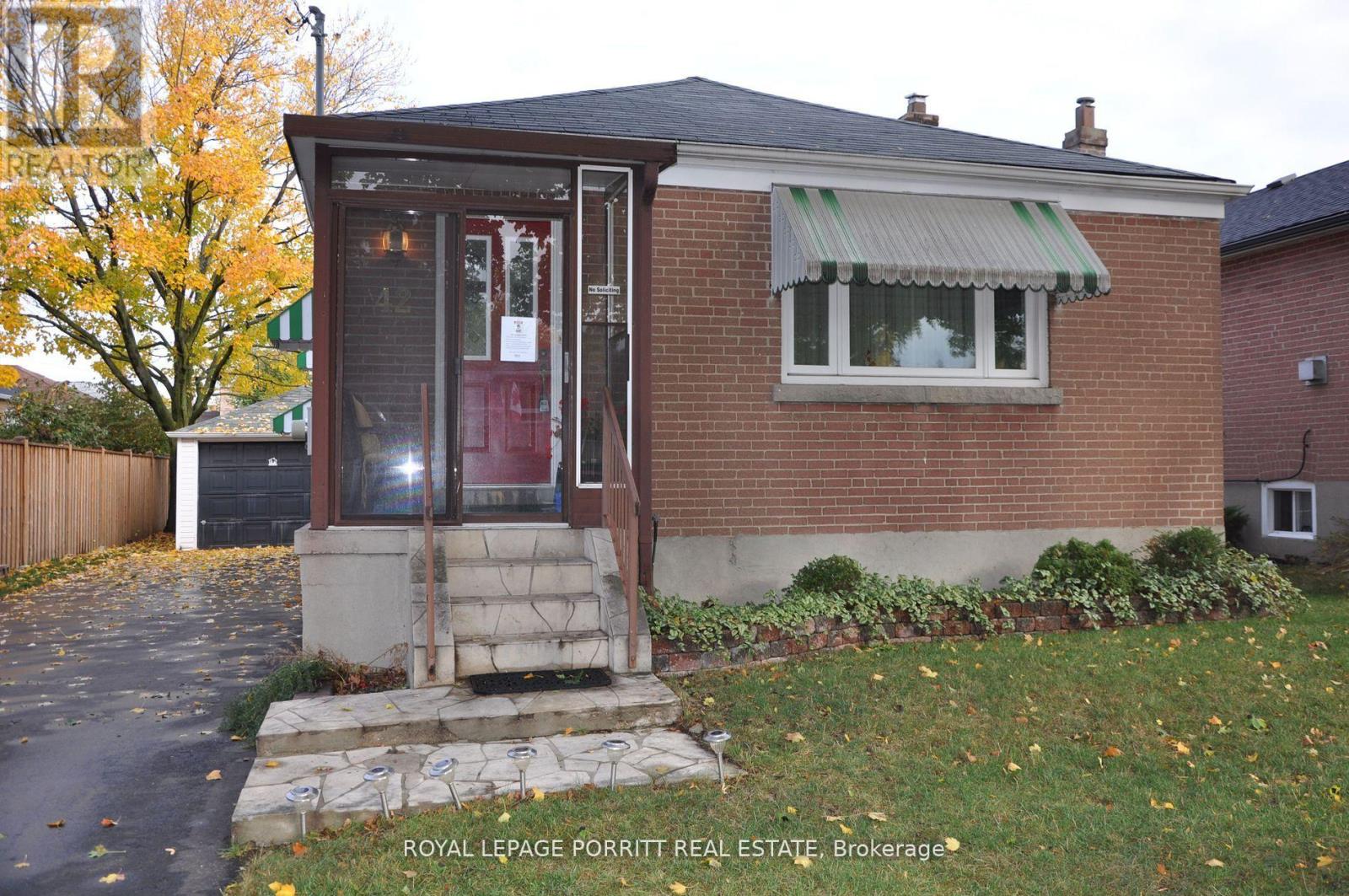 42 Ecker Dr, Toronto, ON M8W 2P4