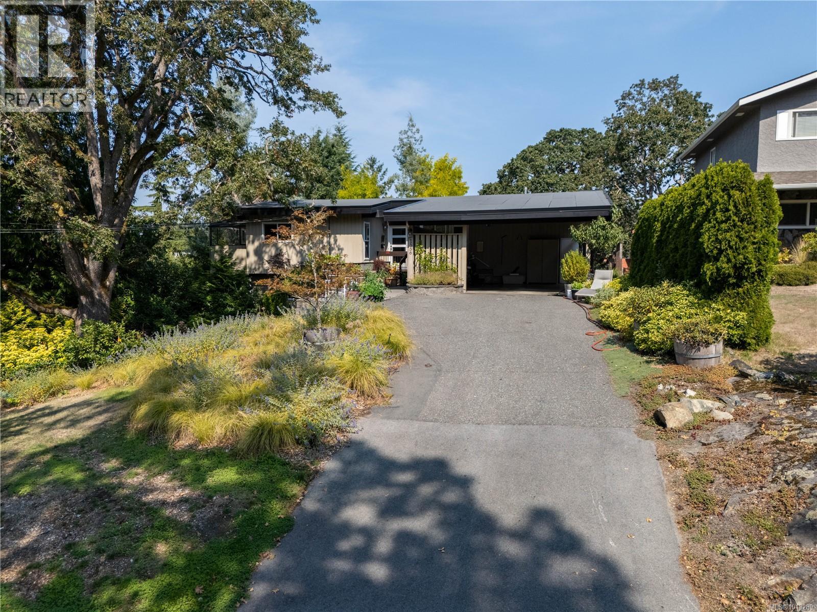 1556 Arrow Rd, Saanich, BC V8N 1C5