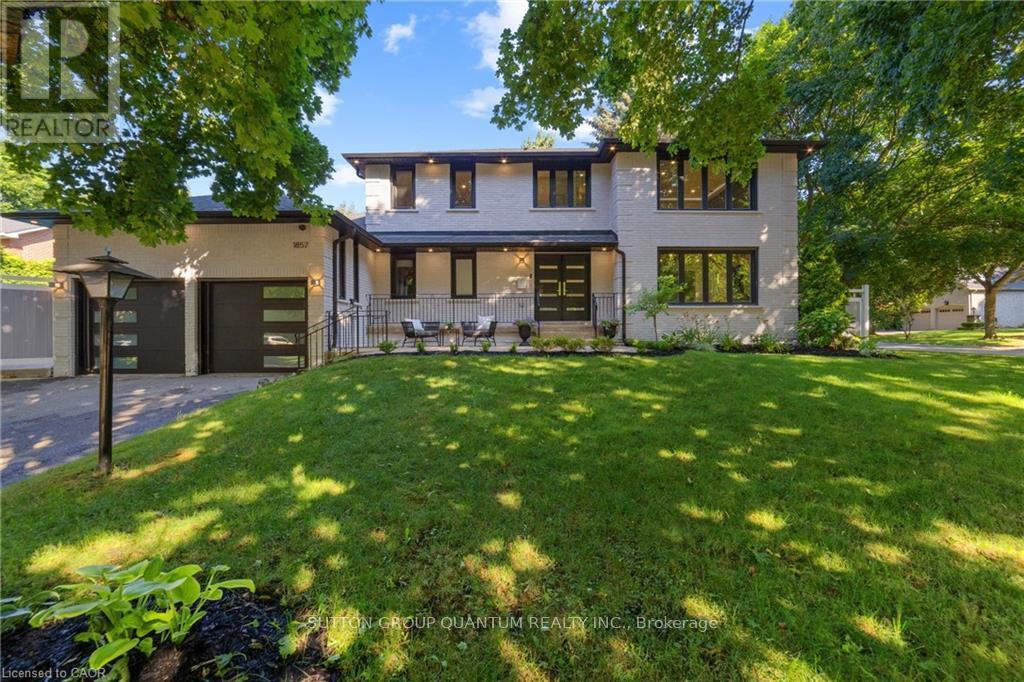 1857 Friar Tuck Ct, Mississauga, ON L5K 2L4
