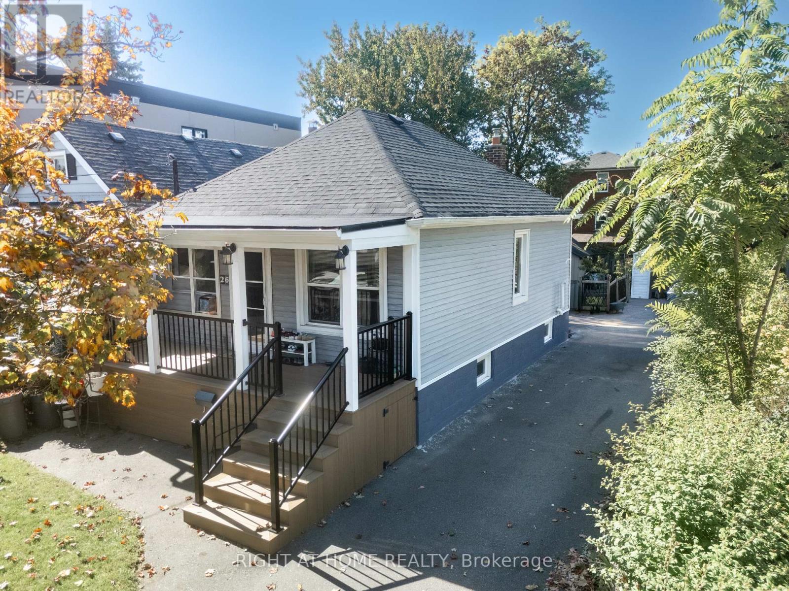 26 Sixteenth St, Toronto, ON M8V 3J8