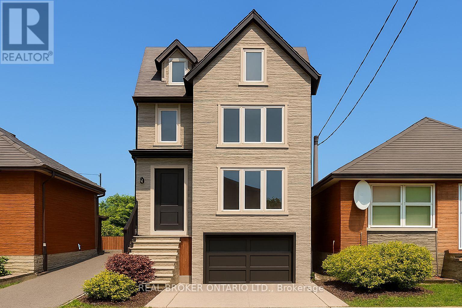 108 Hatherley Rd, Toronto, ON M6E 1W2