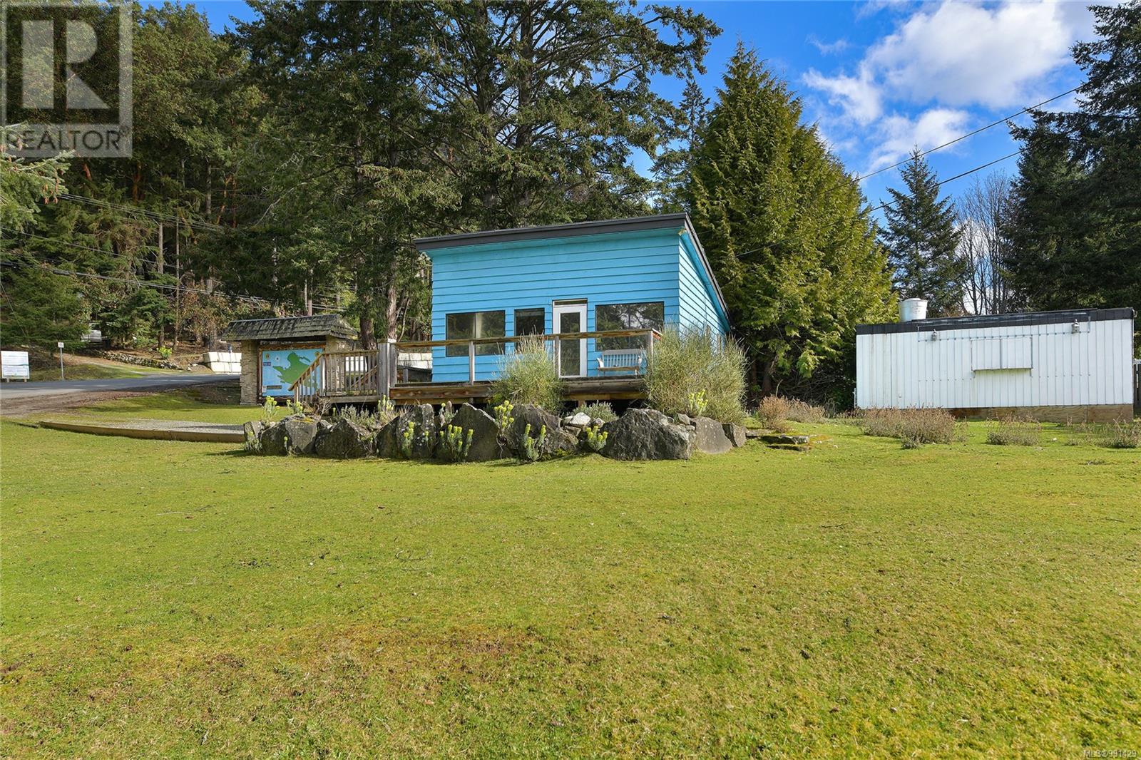 492 Dalton Dr, Mayne Island, BC V0N 2J2
