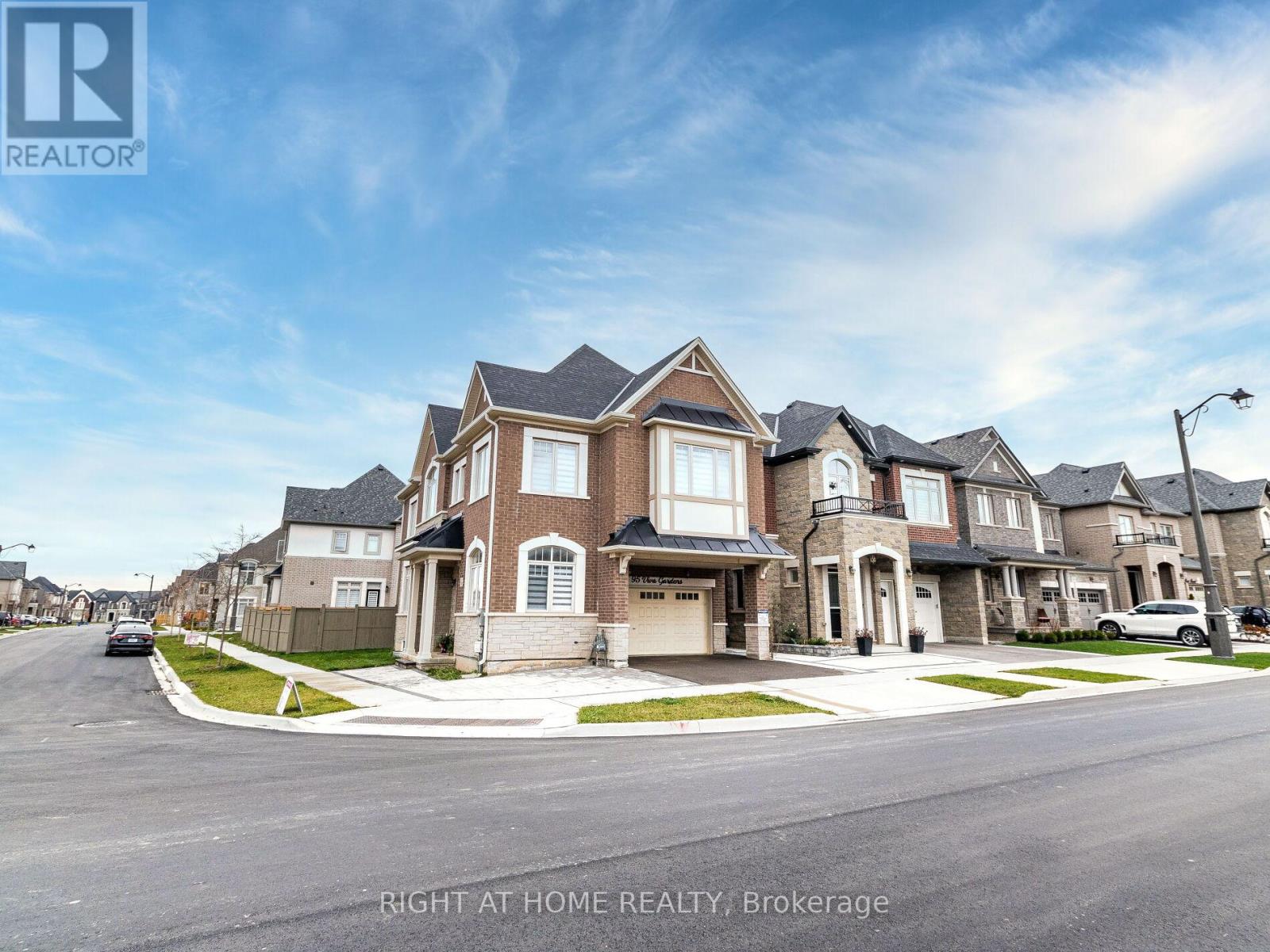 95 Viva Gdns, Oakville, ON L6H 0Z2