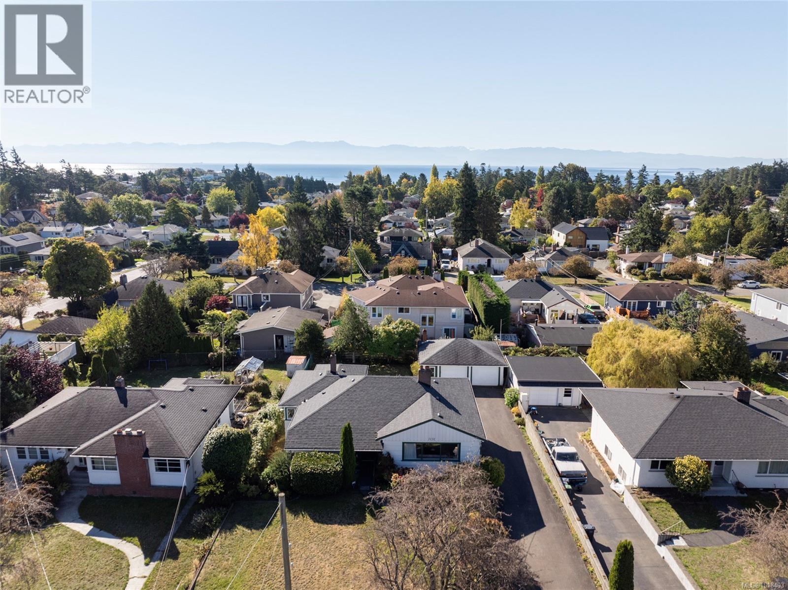 1131 Heald Ave, Esquimalt, BC V9A 5J7