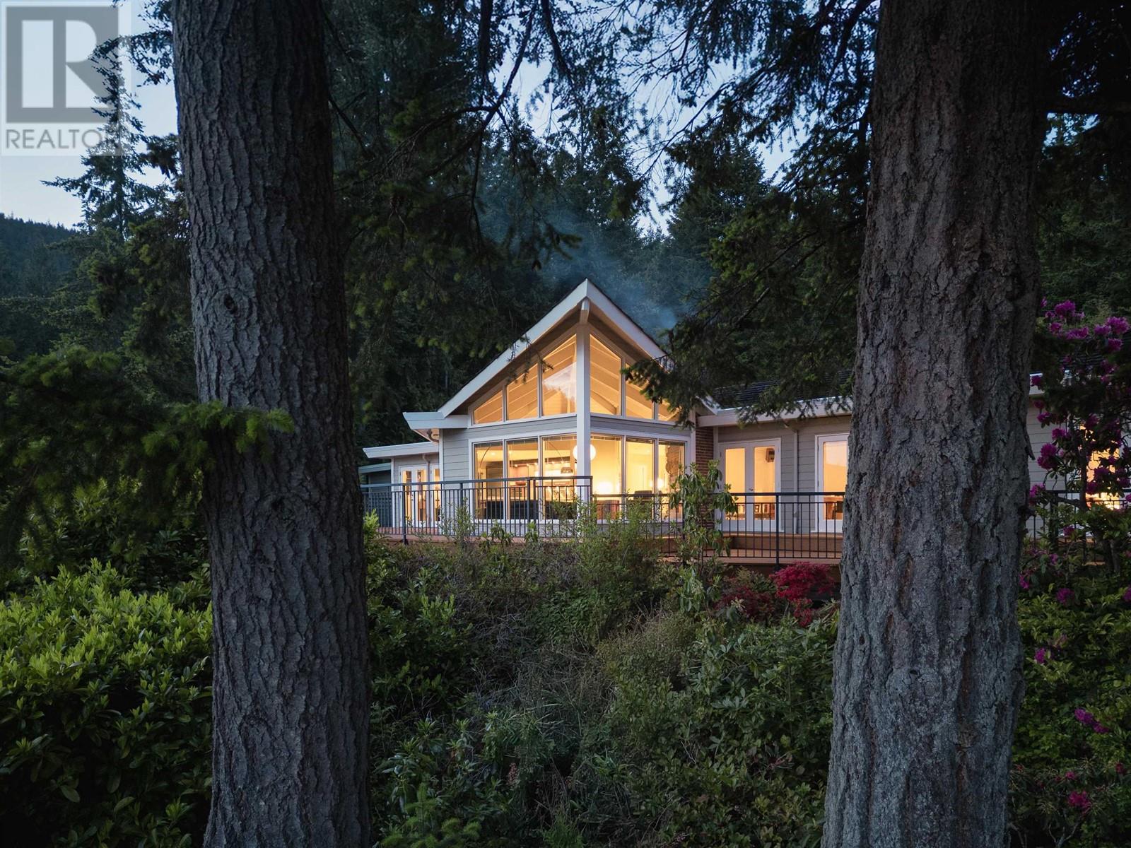 5634 Westport Rd, West Vancouver, BC V7W 1V1