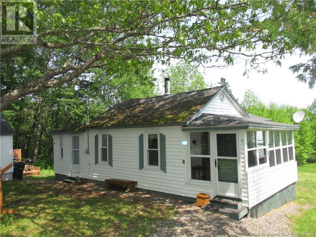 2 Bogle Rd, Central Greenwich, NB E5M 2M2