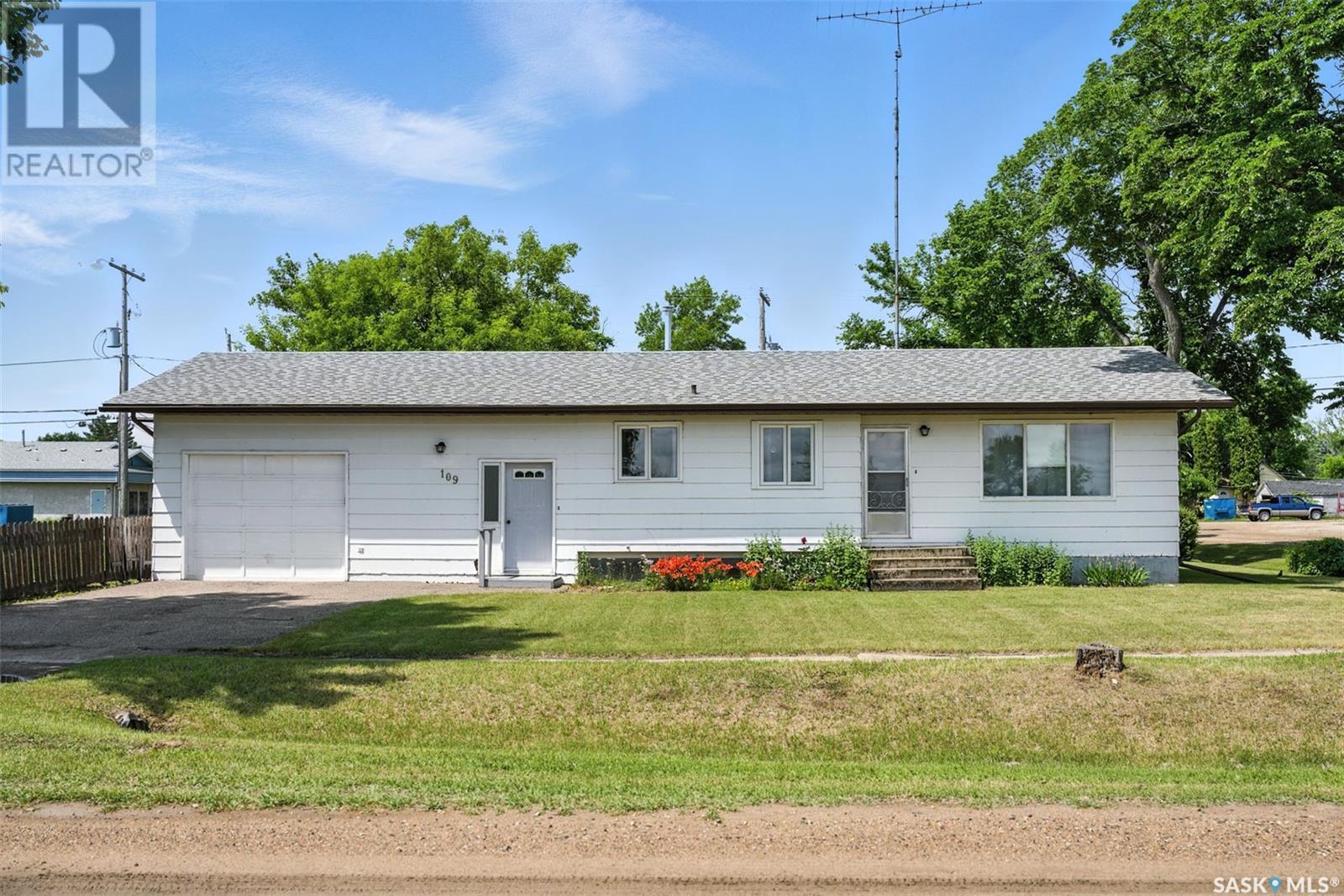 109 Railway Ave N, Simpson, SK S0G 4M0