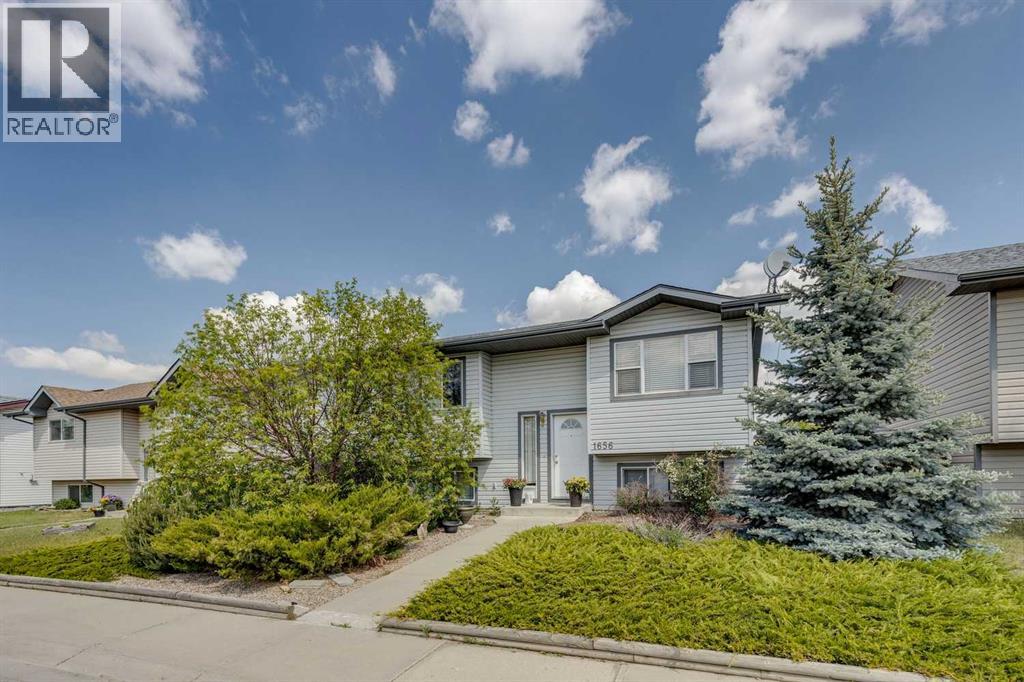 1656 Strathcona Gate, Strathmore, AB T1P 1T2