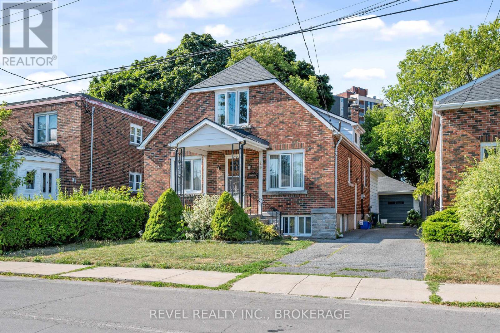 29 Dunlop St, Kingston, ON K7L 1L2