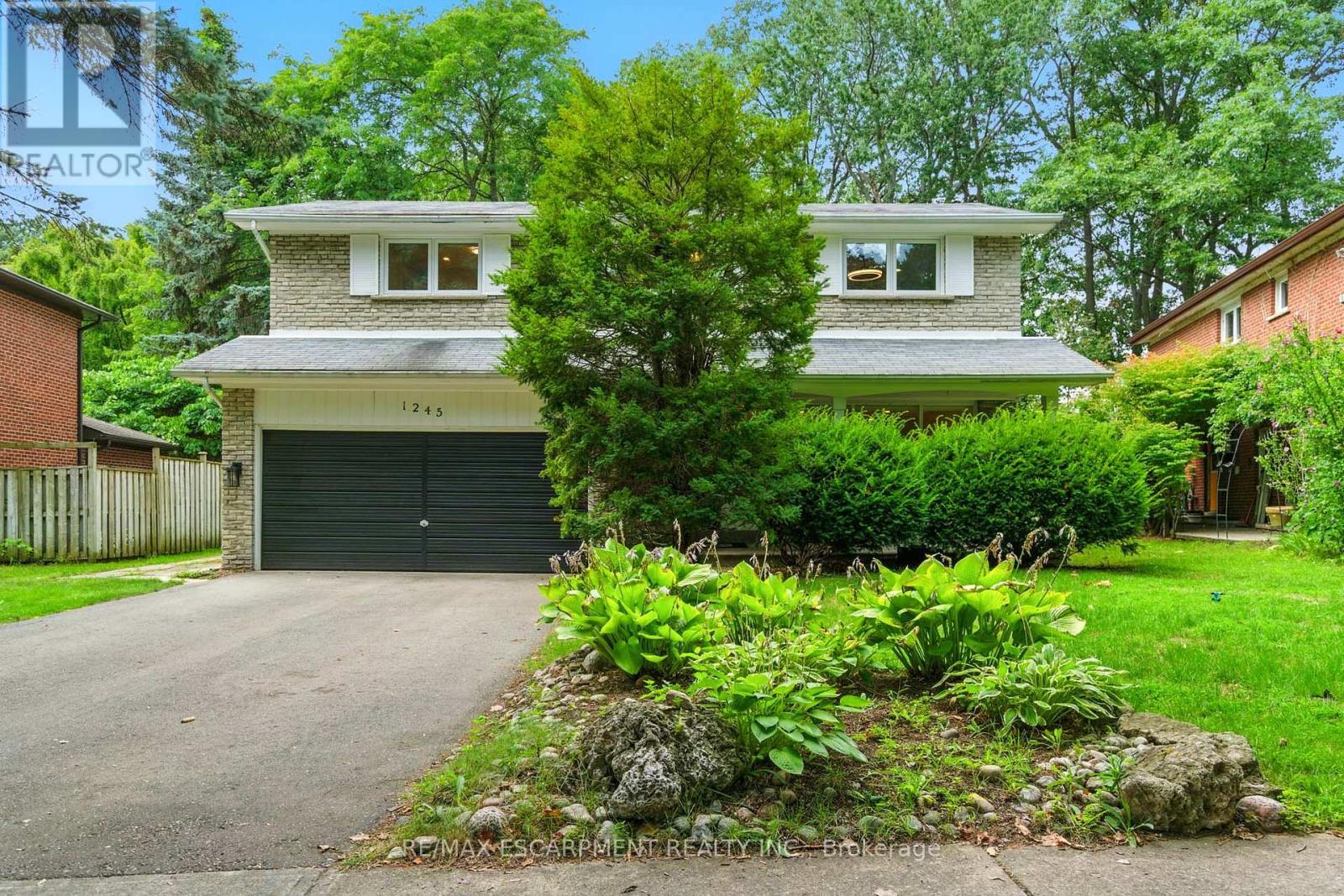 1245 Bramblewood Ln, Mississauga, ON L5H 1L9
