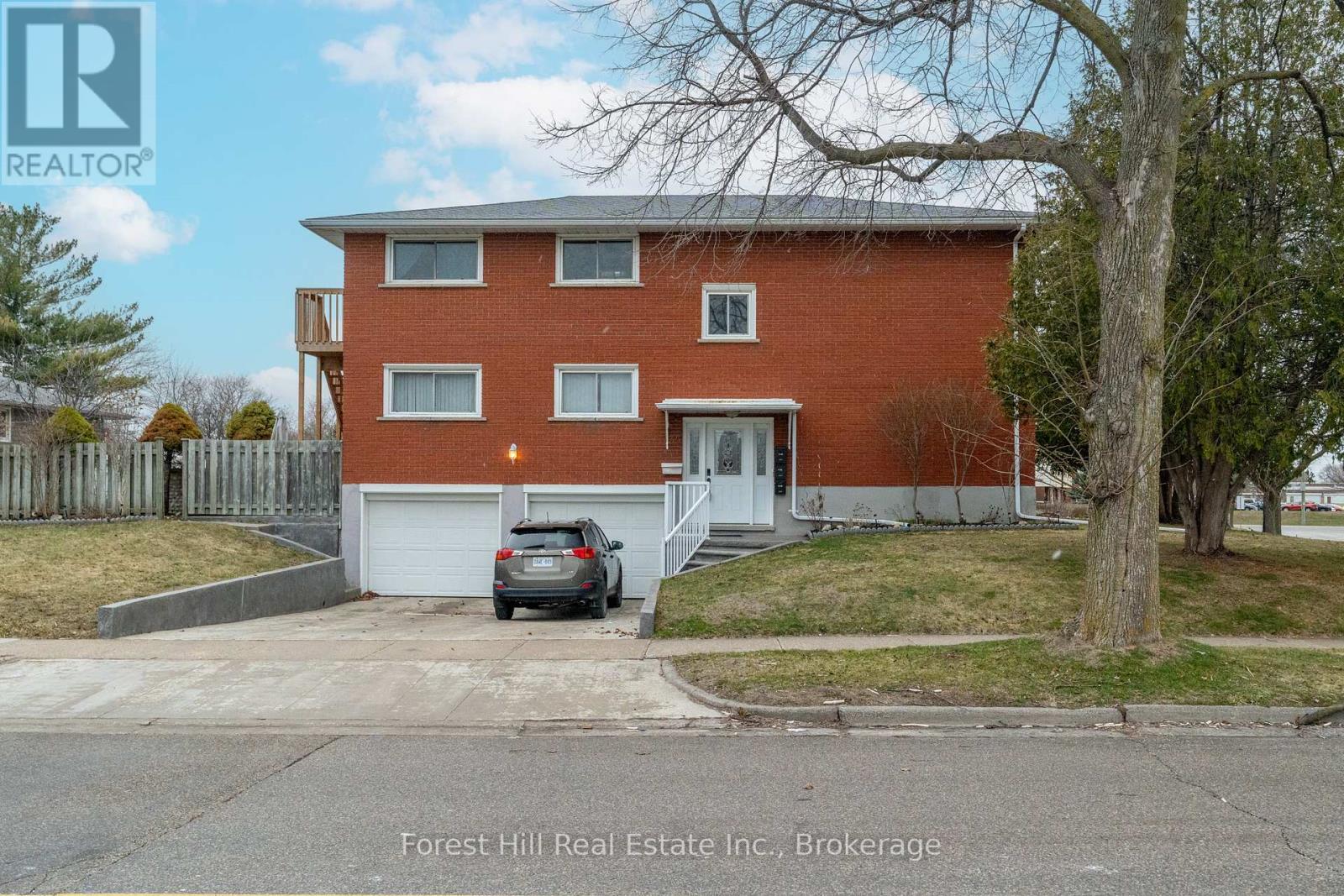 35 Shaftsbury Dr, Kitchener, ON N2A 1N4