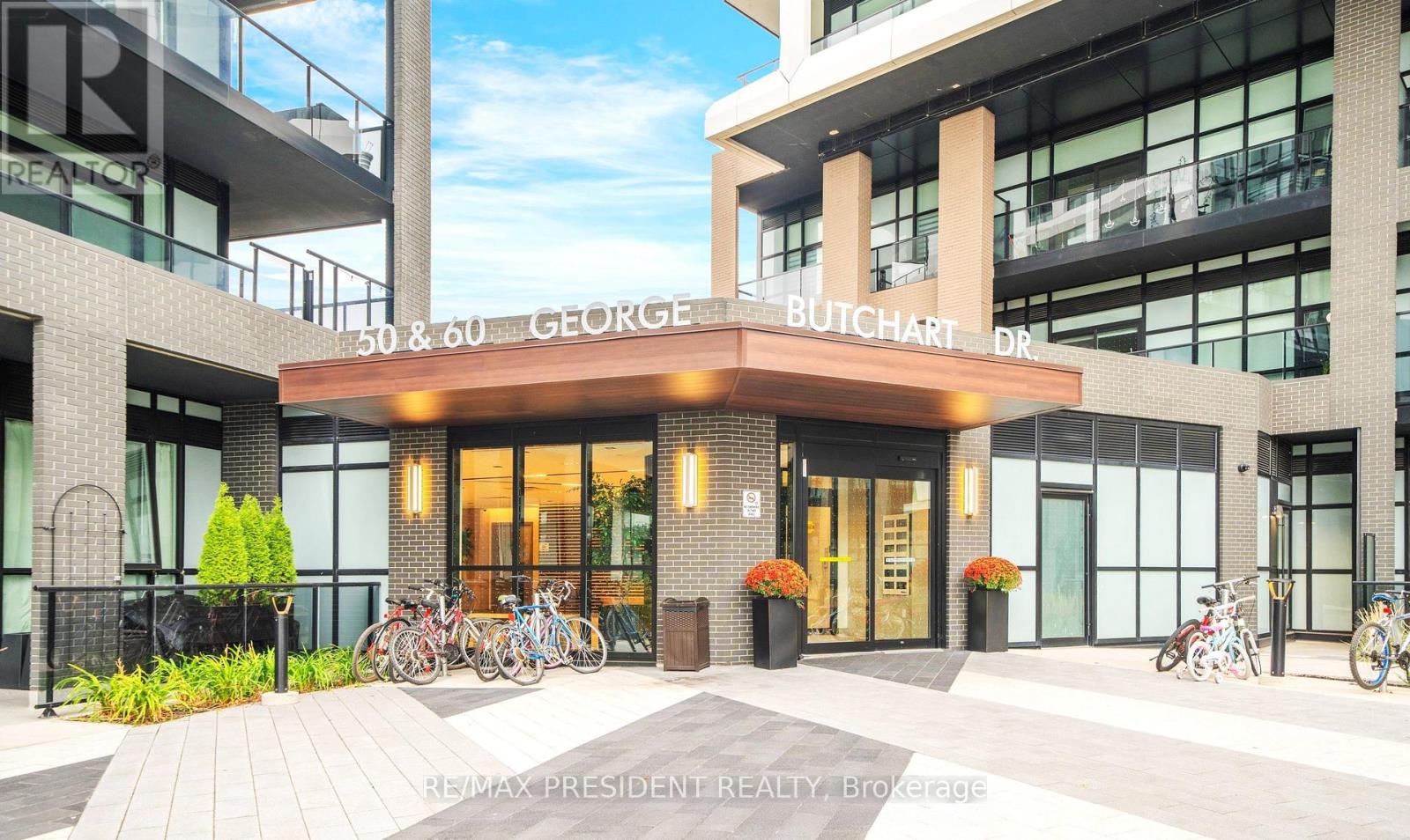 112 60 George Butchart Dr, Toronto Downsview-roding-cfb, ON M3K 2C5