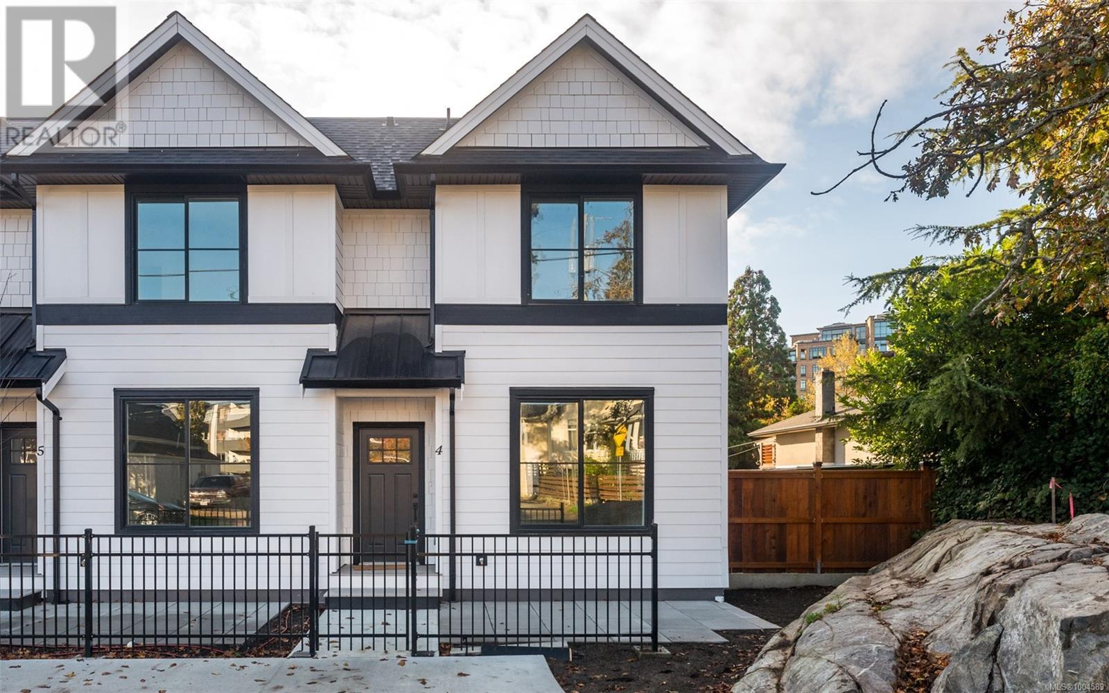 820 Dunsmuir Rd Unit 4 Rd, Esquimalt, BC V9A 5B7