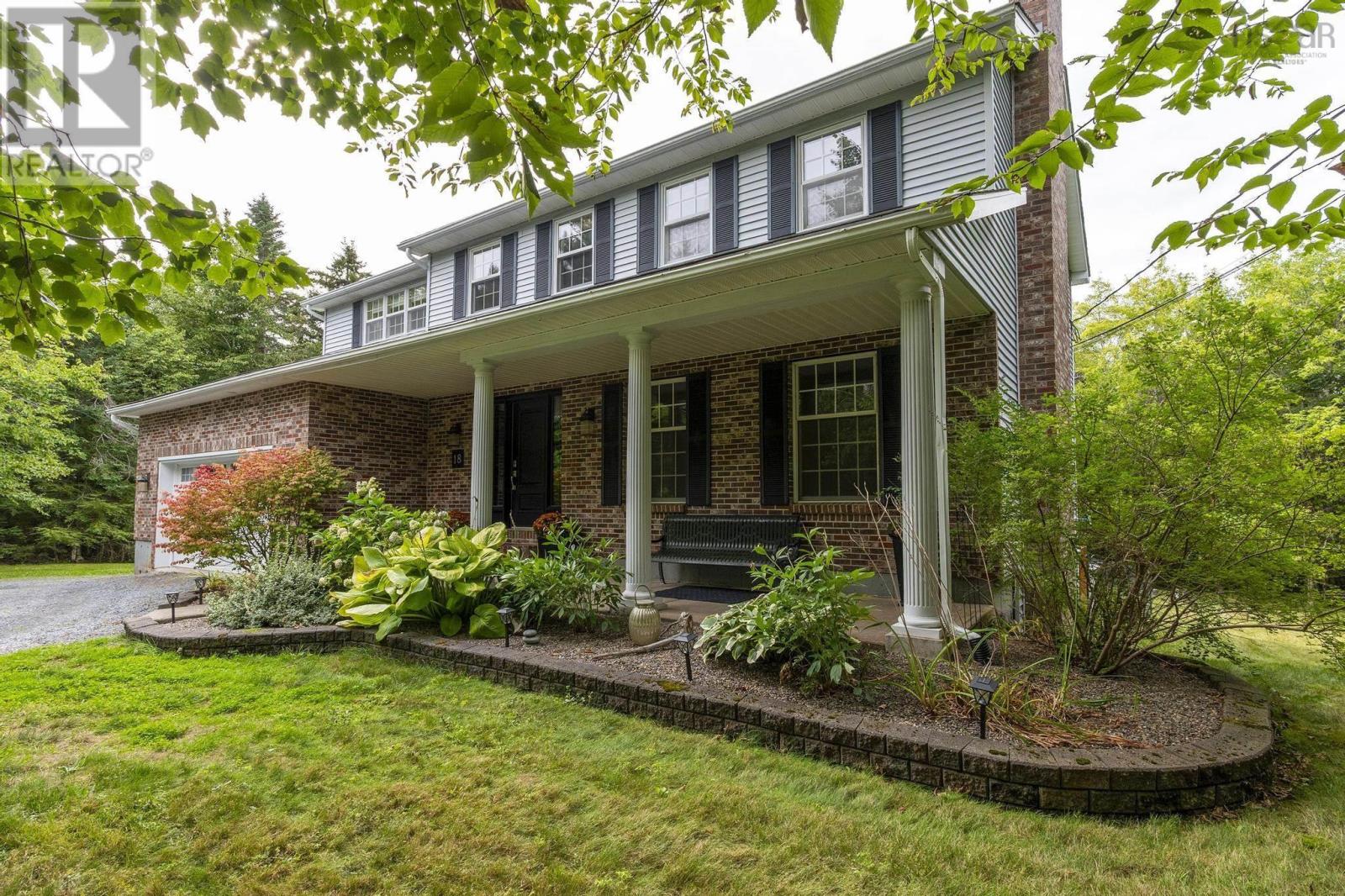18 Lylewood Dr, Middle Sackville, NS B4E 3B1