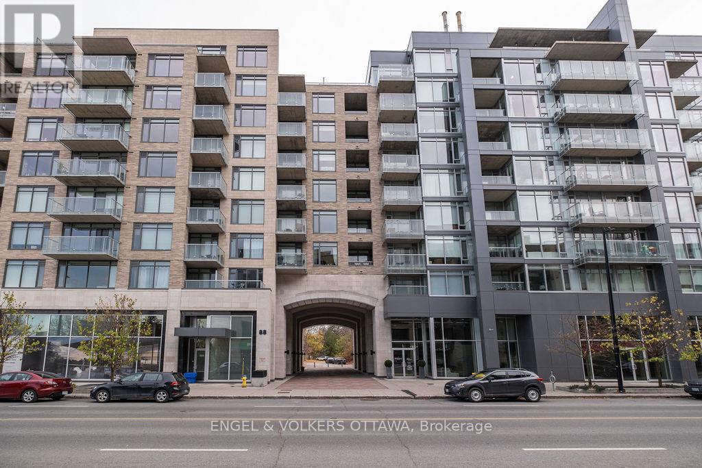 809 88 Richmond Rd, Ottawa, ON K1Z 0B1