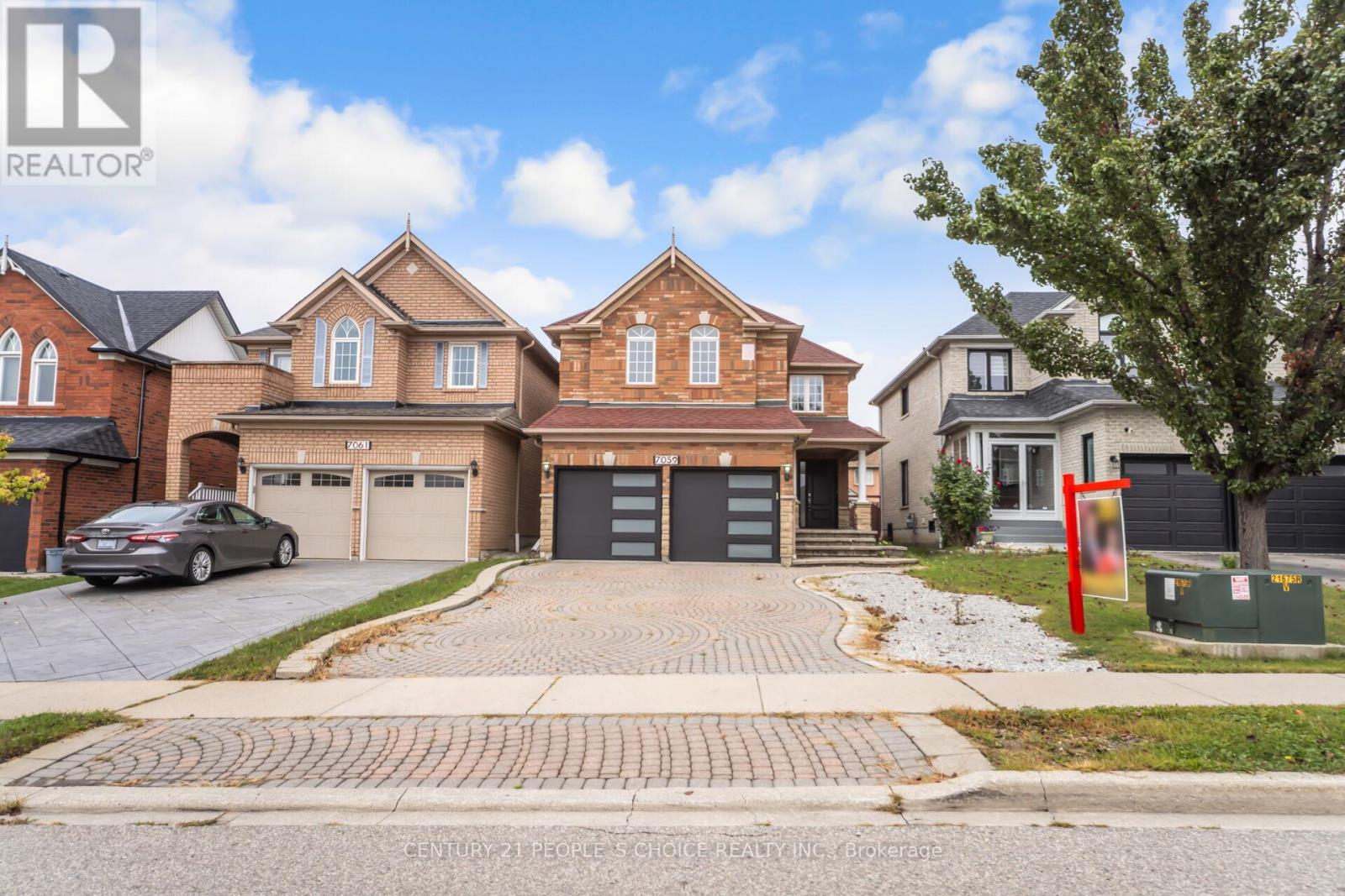 7059 Magistrate Ter, Mississauga, ON L5W 1E4