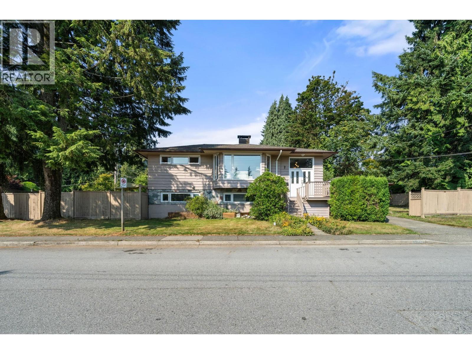 1025 Beaufort Rd, North Vancouver, BC V7G 1R8