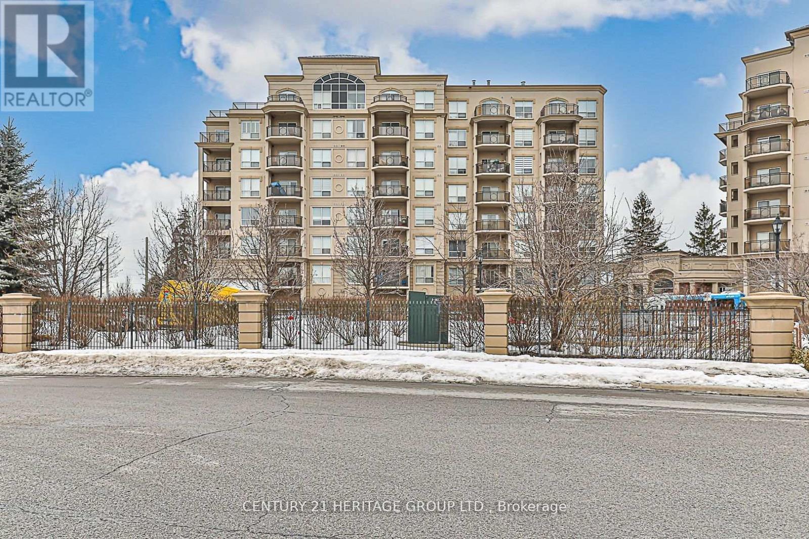 305 8 Maison Parc Ct, Vaughan, ON L4J 9K5