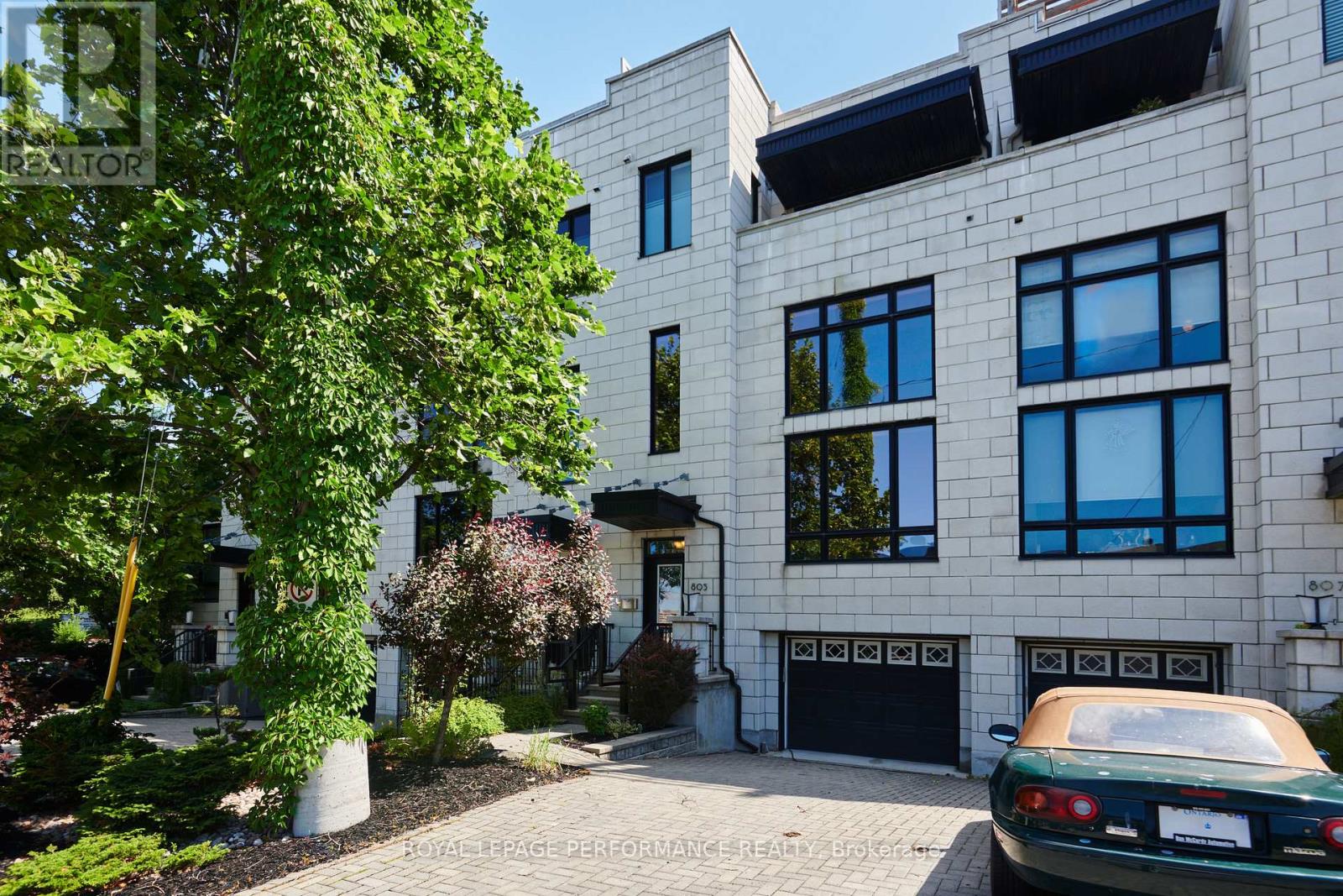 805 Kingsmere Ave, Ottawa, ON K2A 3J8