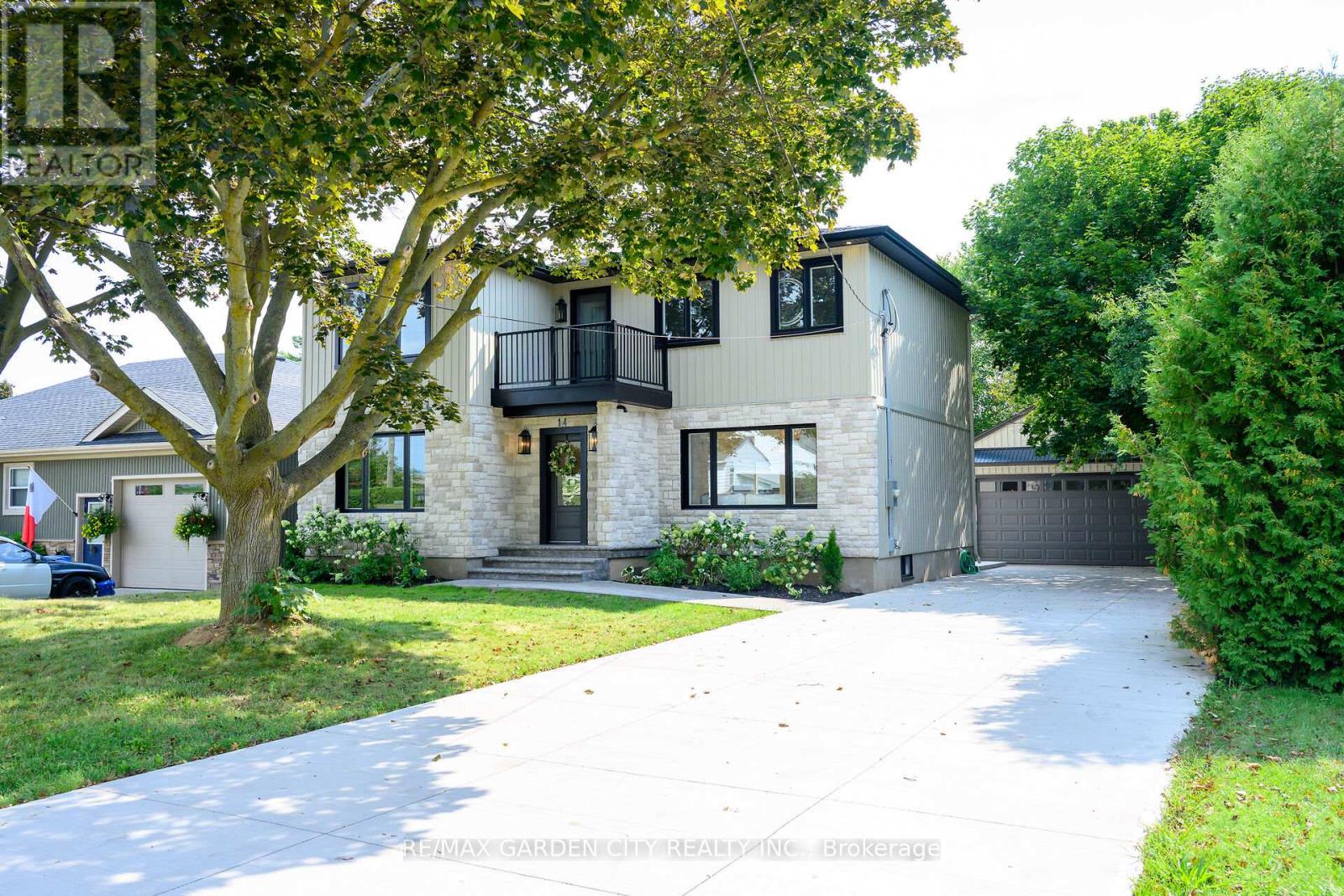 14 Marr Ave, Grimsby, ON L3M 2N7