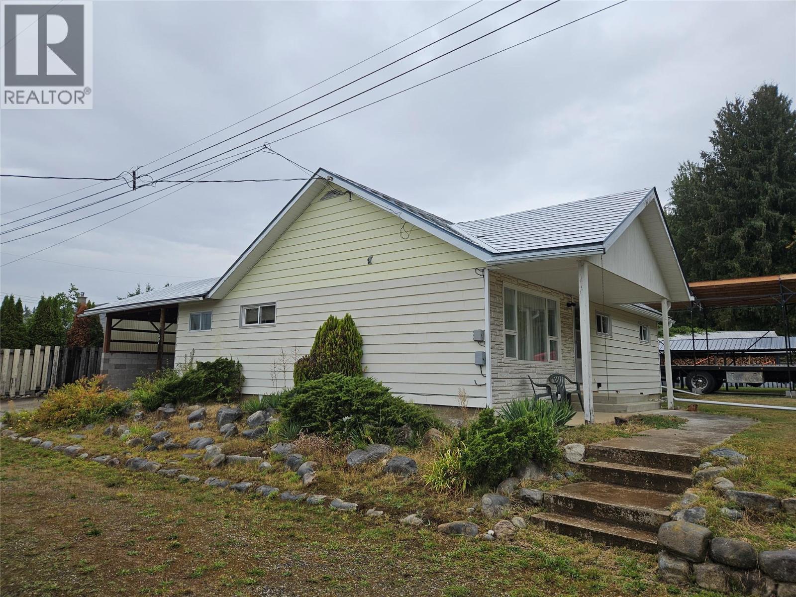 301 5 Street Northwest, Nakusp, BC V0G 1R0