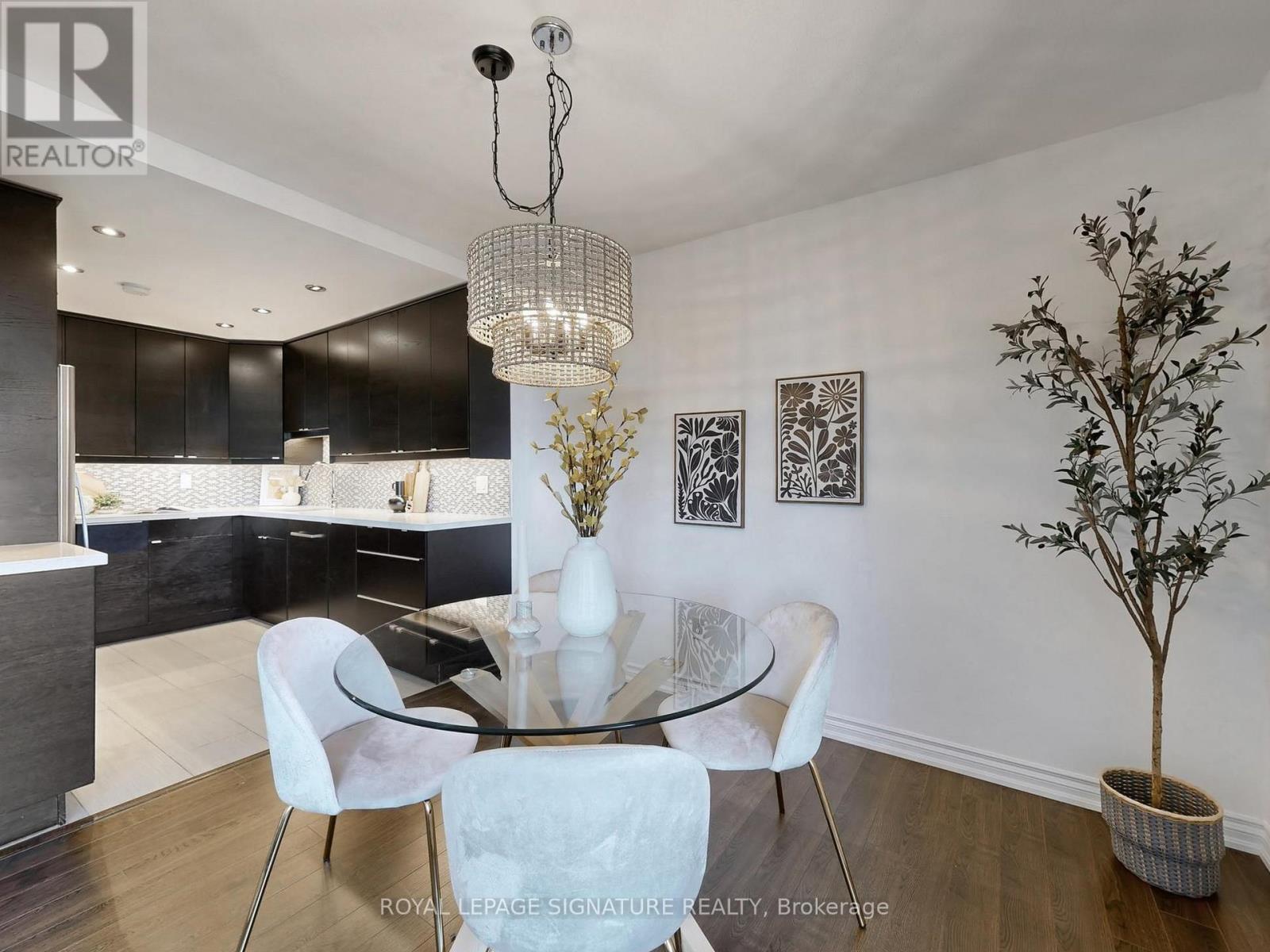 80 Coe Hill Dr Ph09 Dr #ph09, Toronto, ON M6S 3C9