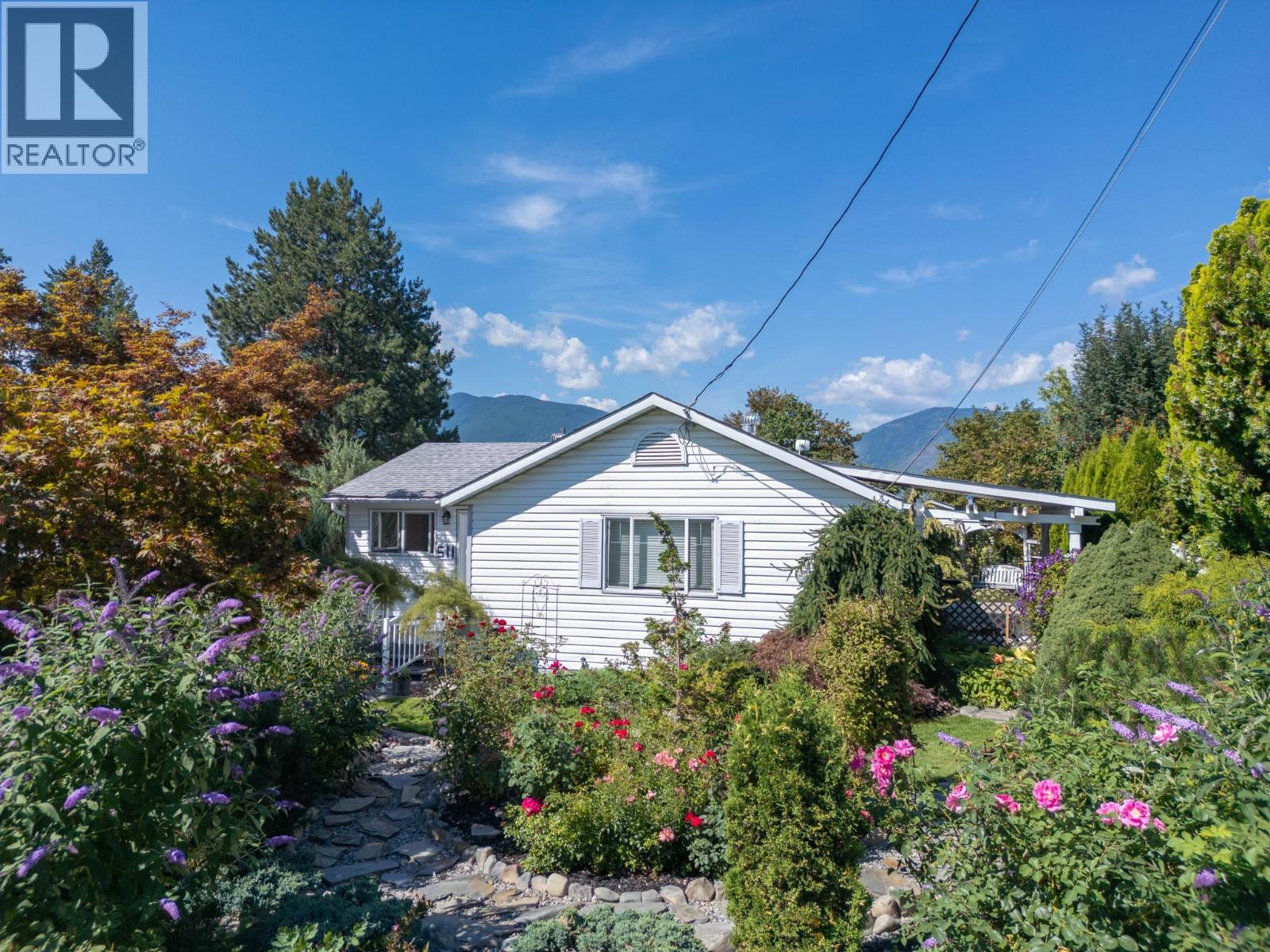 511 10 Avenue South, Creston, BC V0B 1G3